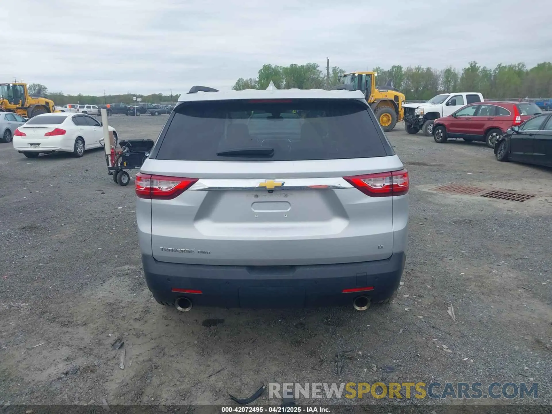 17 Photograph of a damaged car 1GNEVMKW6MJ221433 CHEVROLET TRAVERSE 2021