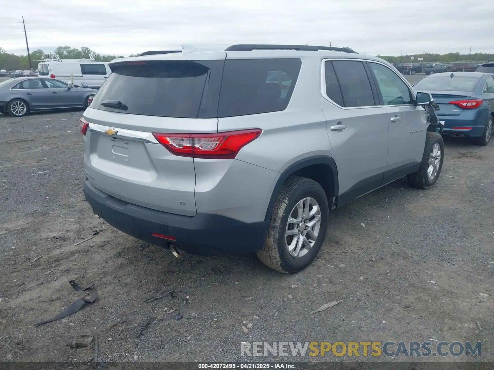 4 Photograph of a damaged car 1GNEVMKW6MJ221433 CHEVROLET TRAVERSE 2021