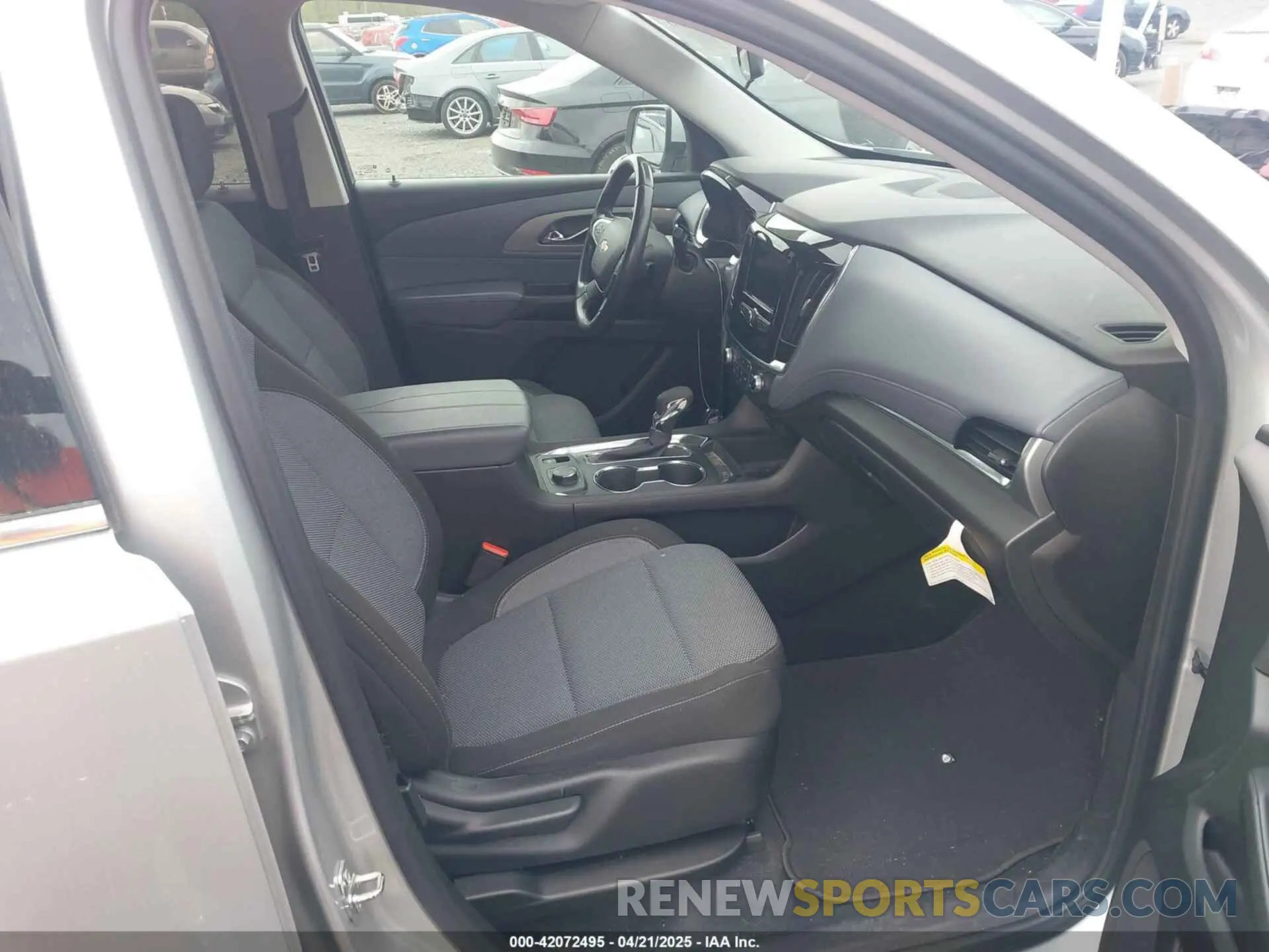 5 Photograph of a damaged car 1GNEVMKW6MJ221433 CHEVROLET TRAVERSE 2021