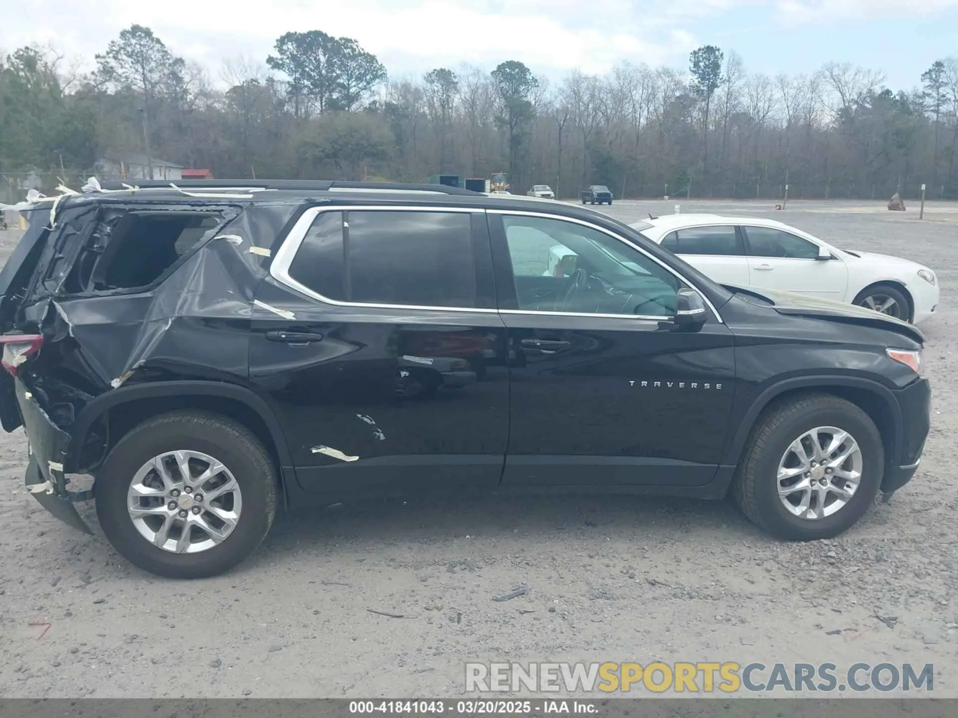 13 Photograph of a damaged car 1GNEVMKW8MJ219280 CHEVROLET TRAVERSE 2021