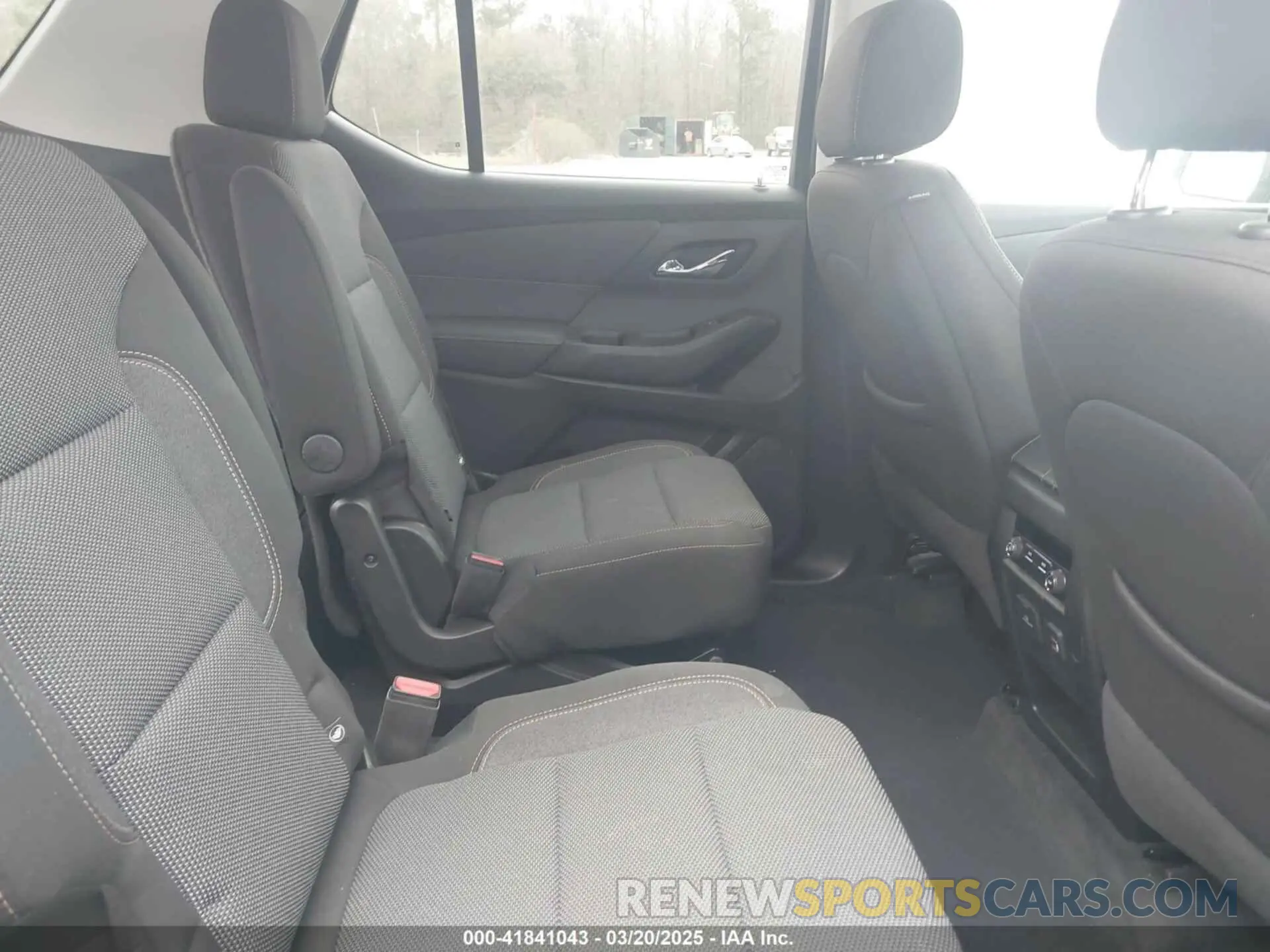 8 Photograph of a damaged car 1GNEVMKW8MJ219280 CHEVROLET TRAVERSE 2021