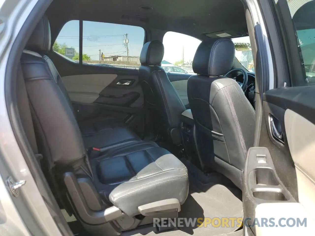 11 Photograph of a damaged car 1GNERFKW0NJ120518 CHEVROLET TRAVERSE 2022