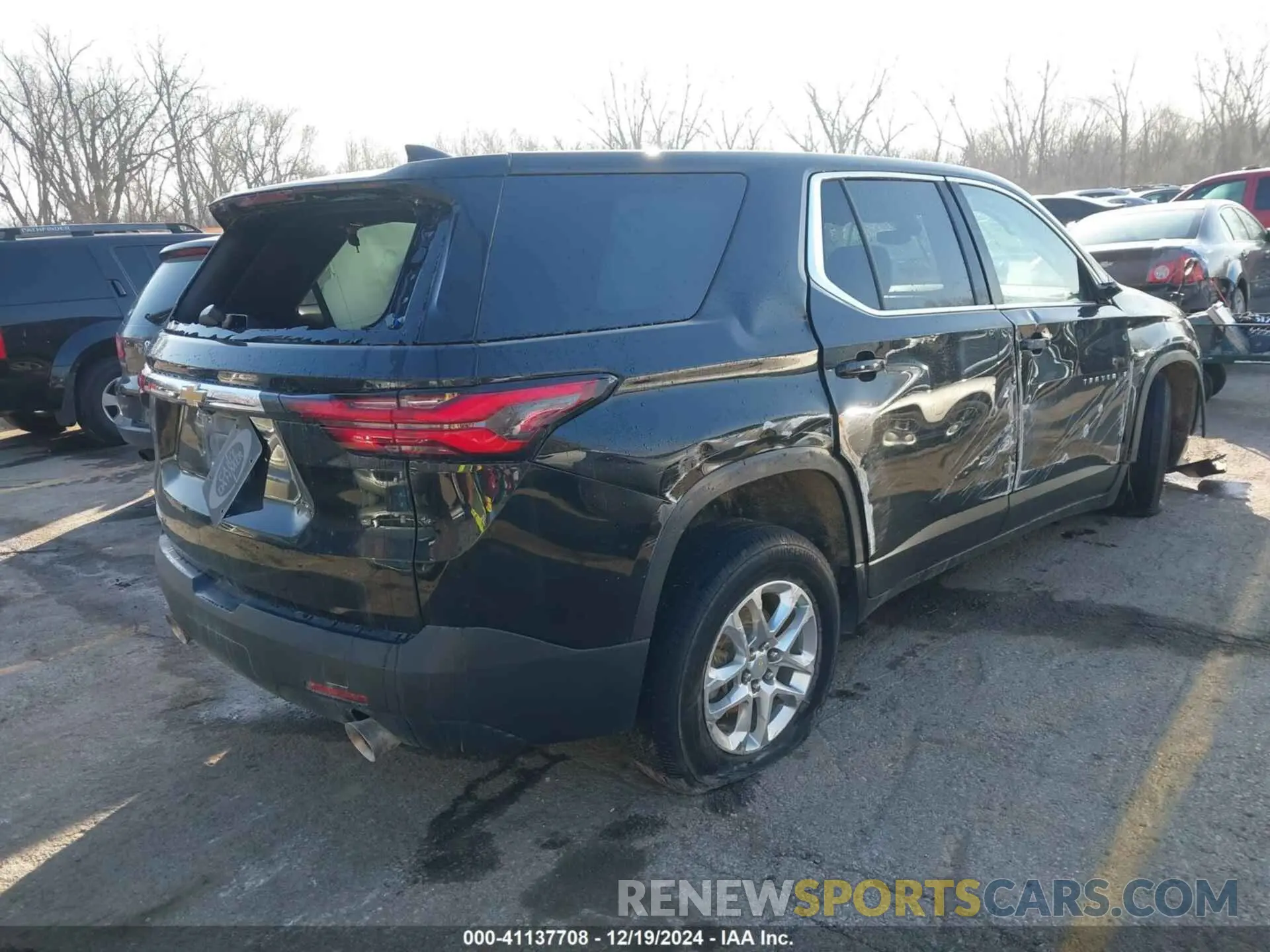 4 Photograph of a damaged car 1GNERFKW1NJ100164 CHEVROLET TRAVERSE 2022