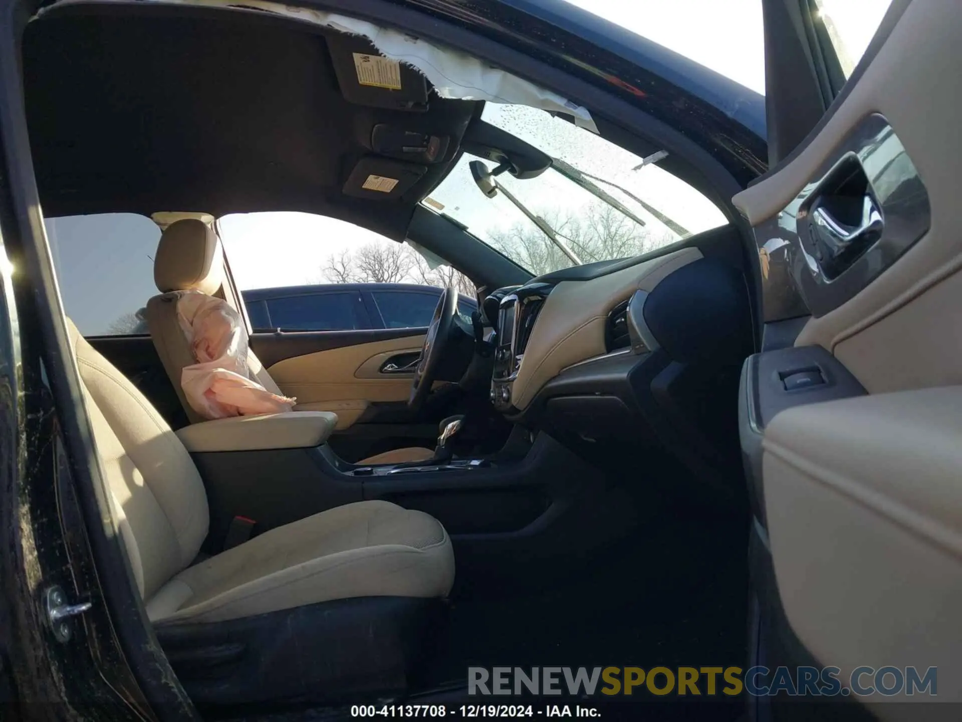 5 Photograph of a damaged car 1GNERFKW1NJ100164 CHEVROLET TRAVERSE 2022