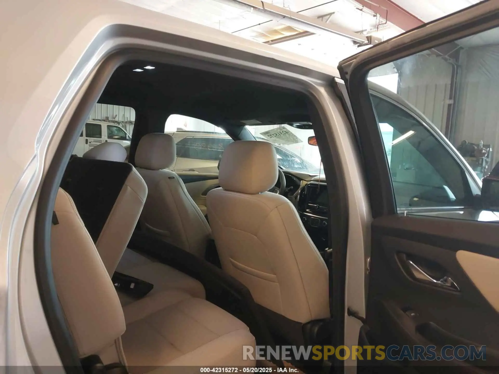 8 Photograph of a damaged car 1GNERFKW3NJ114938 CHEVROLET TRAVERSE 2022