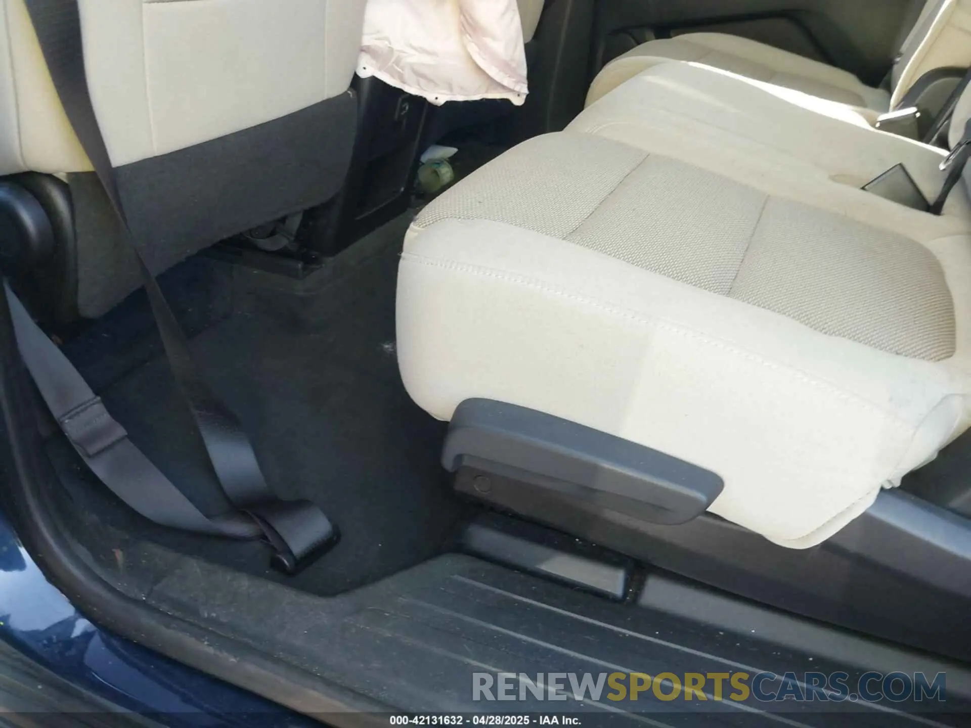 8 Photograph of a damaged car 1GNERFKW3NJ120416 CHEVROLET TRAVERSE 2022