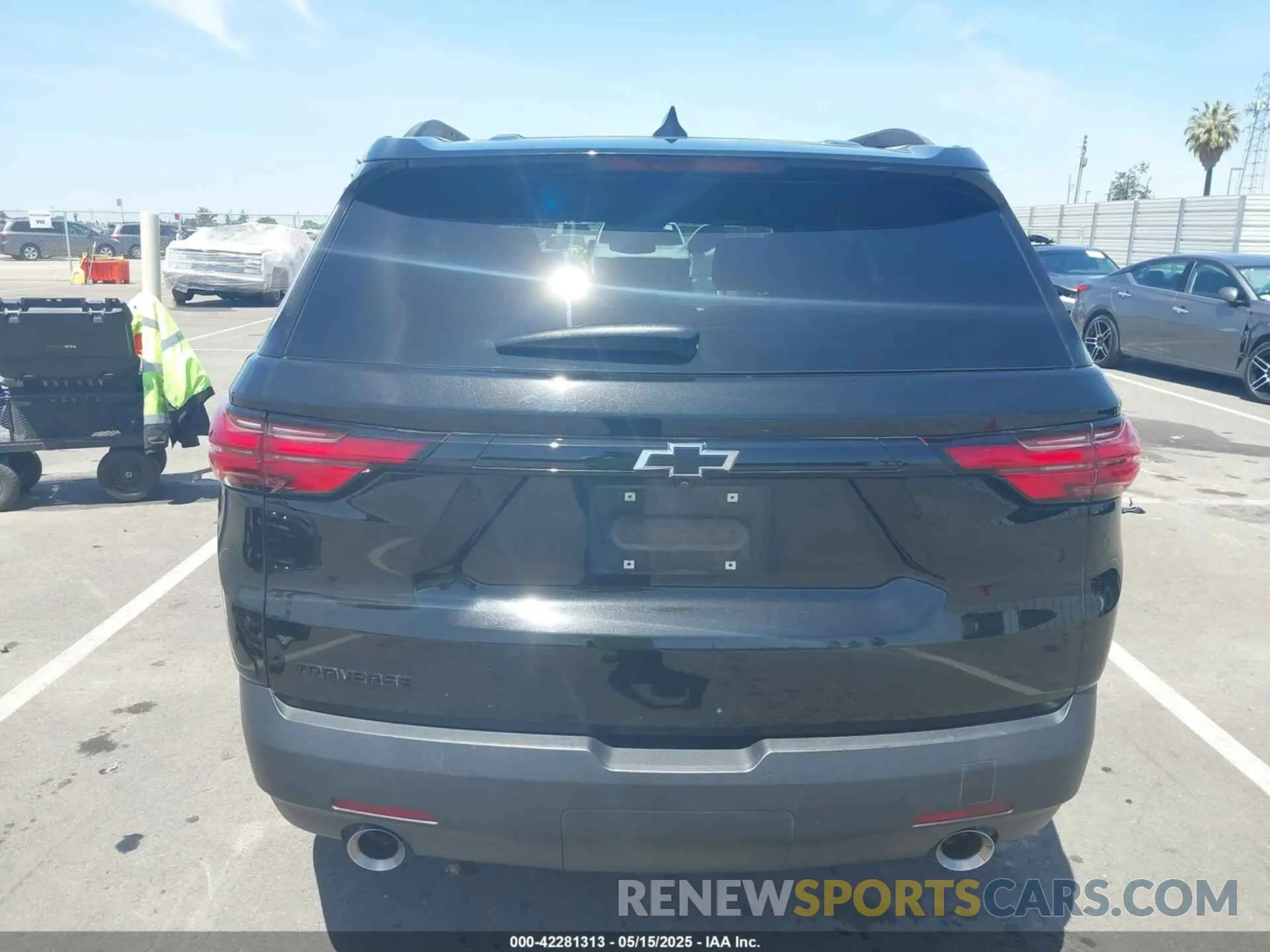 17 Photograph of a damaged car 1GNERFKW3NJ183869 CHEVROLET TRAVERSE 2022