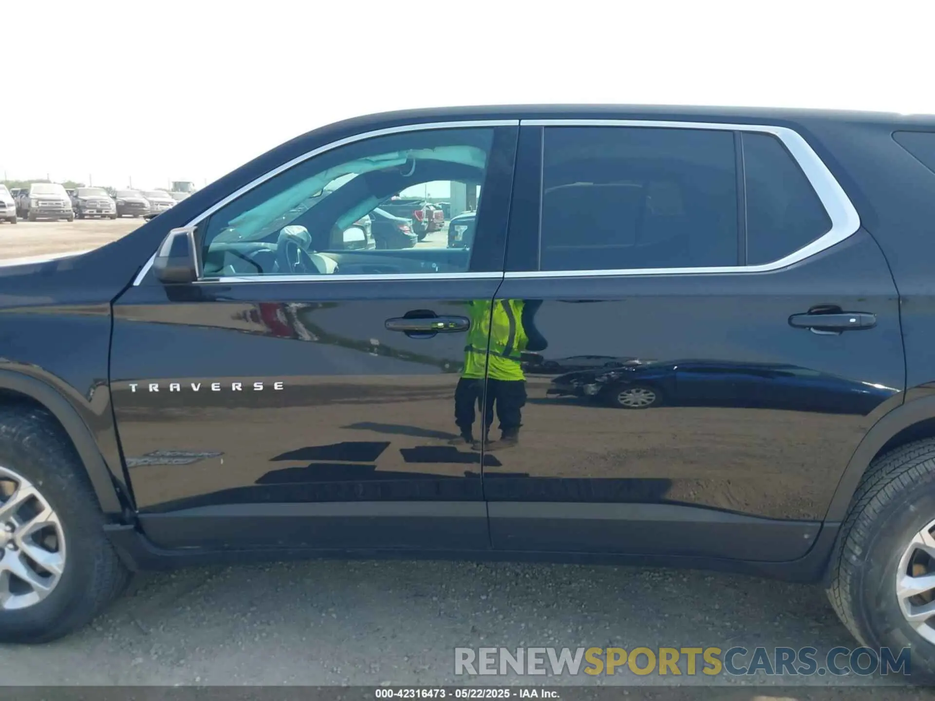 15 Photograph of a damaged car 1GNERFKW4NJ168961 CHEVROLET TRAVERSE 2022