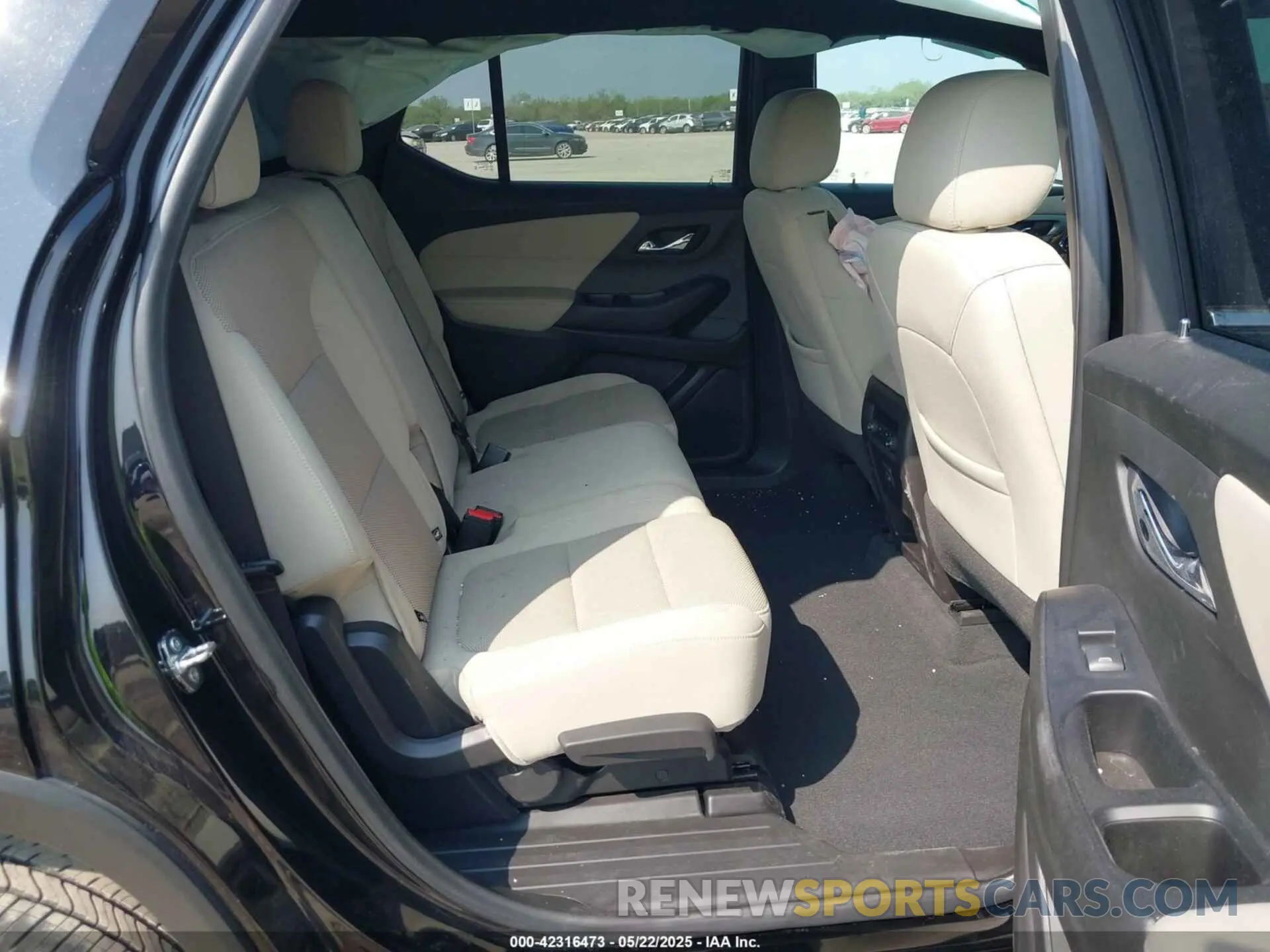 8 Photograph of a damaged car 1GNERFKW4NJ168961 CHEVROLET TRAVERSE 2022