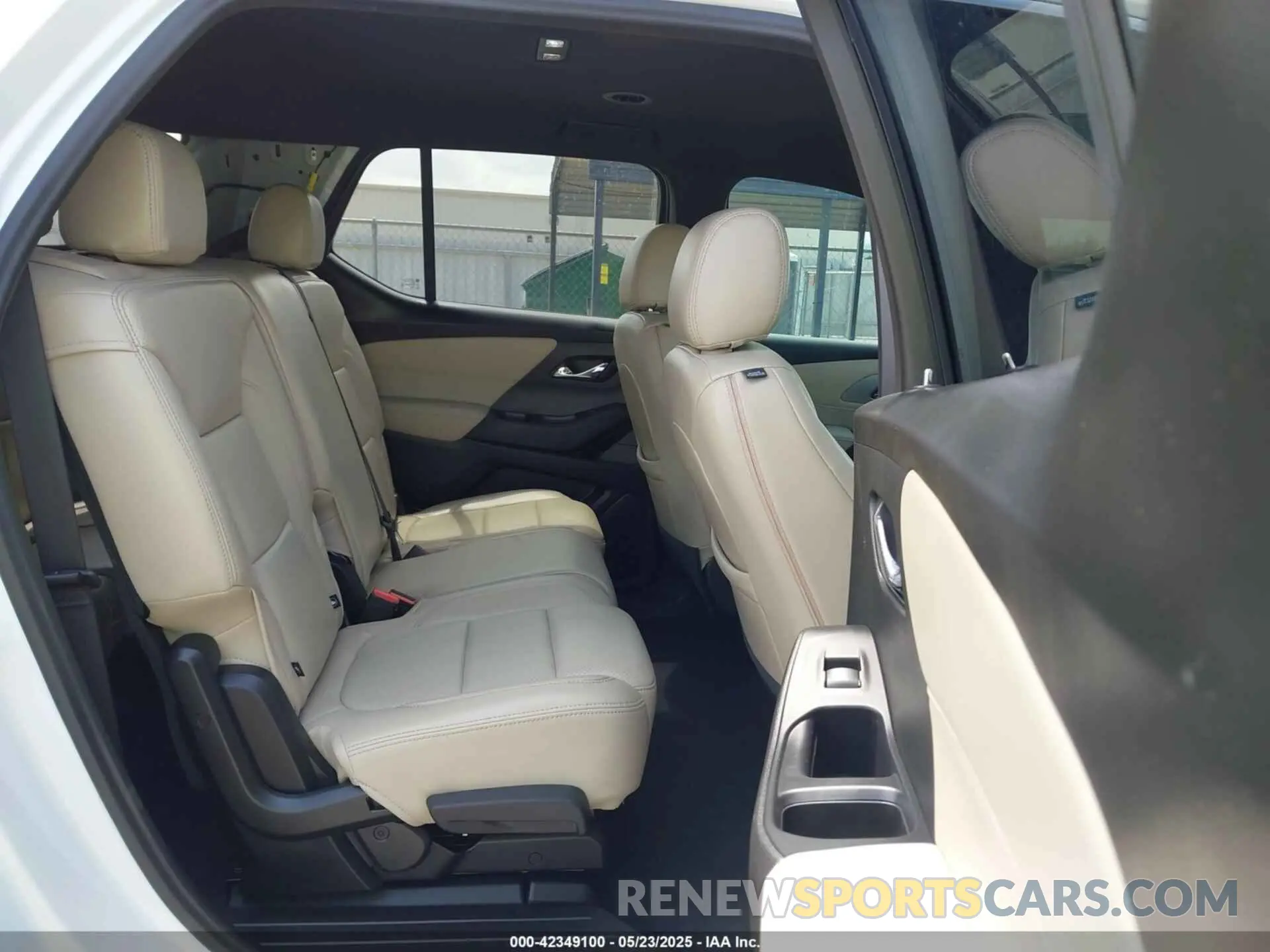 8 Photograph of a damaged car 1GNERFKW6NJ145164 CHEVROLET TRAVERSE 2022