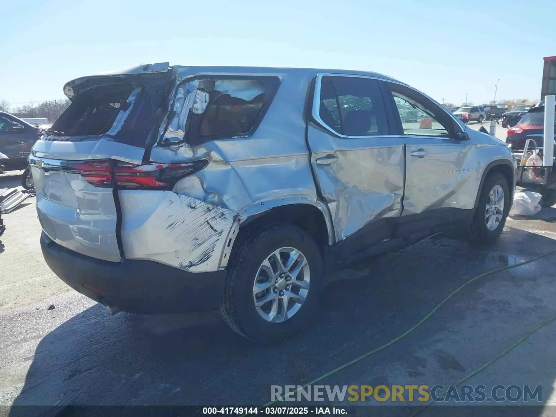4 Photograph of a damaged car 1GNERFKW6NJ162594 CHEVROLET TRAVERSE 2022