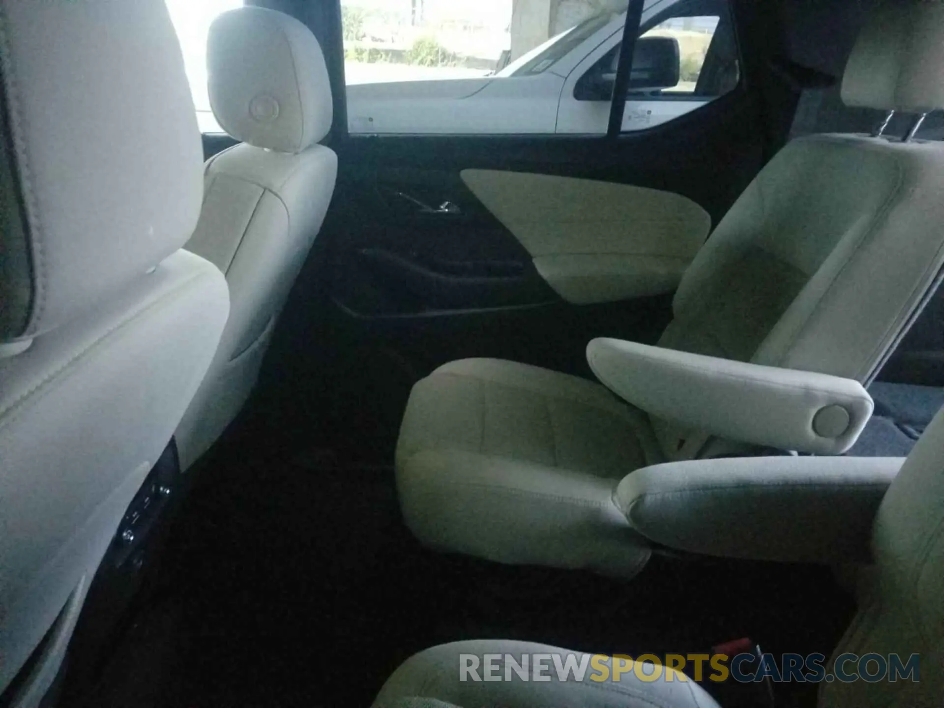 5 Photograph of a damaged car 1GNERGKW0NJ146381 CHEVROLET TRAVERSE 2022