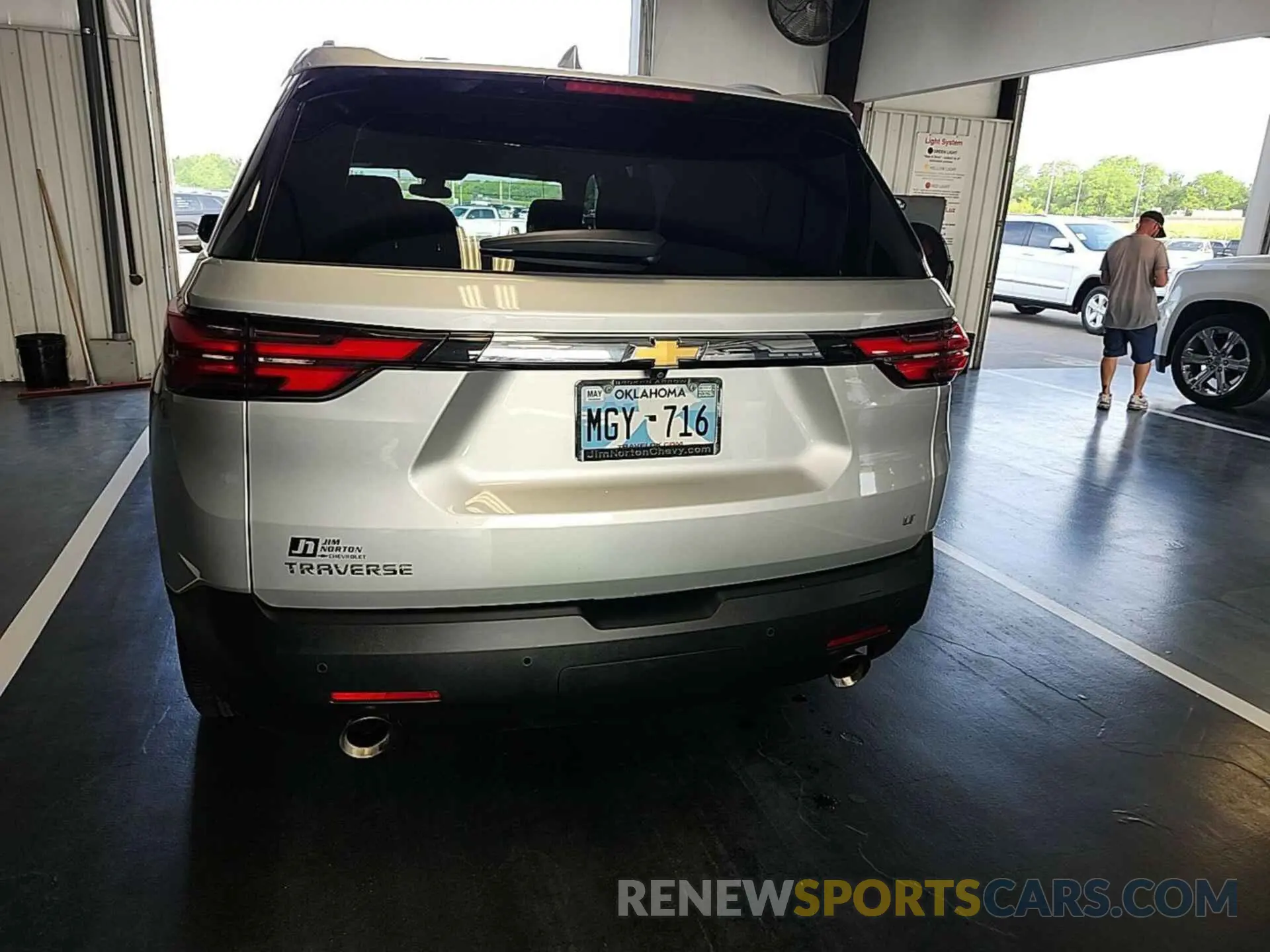 11 Photograph of a damaged car 1GNERGKW1NJ146907 CHEVROLET TRAVERSE 2022