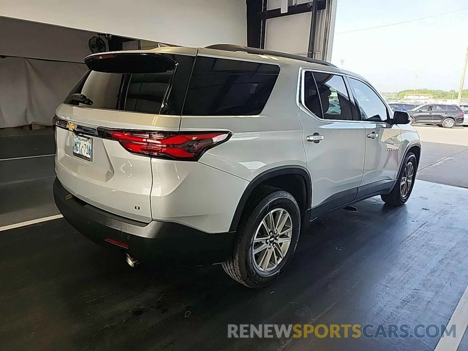 18 Photograph of a damaged car 1GNERGKW1NJ146907 CHEVROLET TRAVERSE 2022
