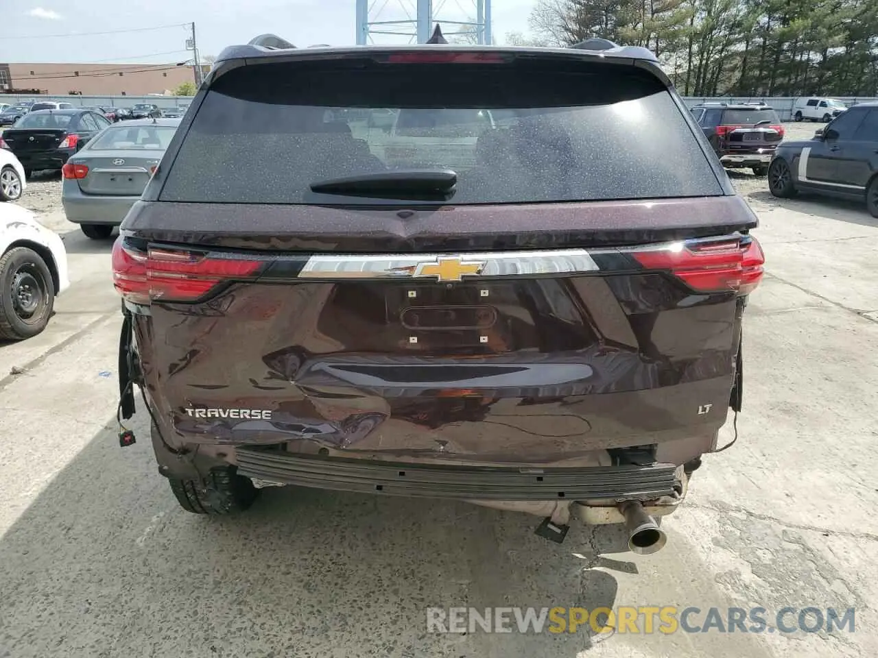 6 Photograph of a damaged car 1GNERGKW2NJ189877 CHEVROLET TRAVERSE 2022