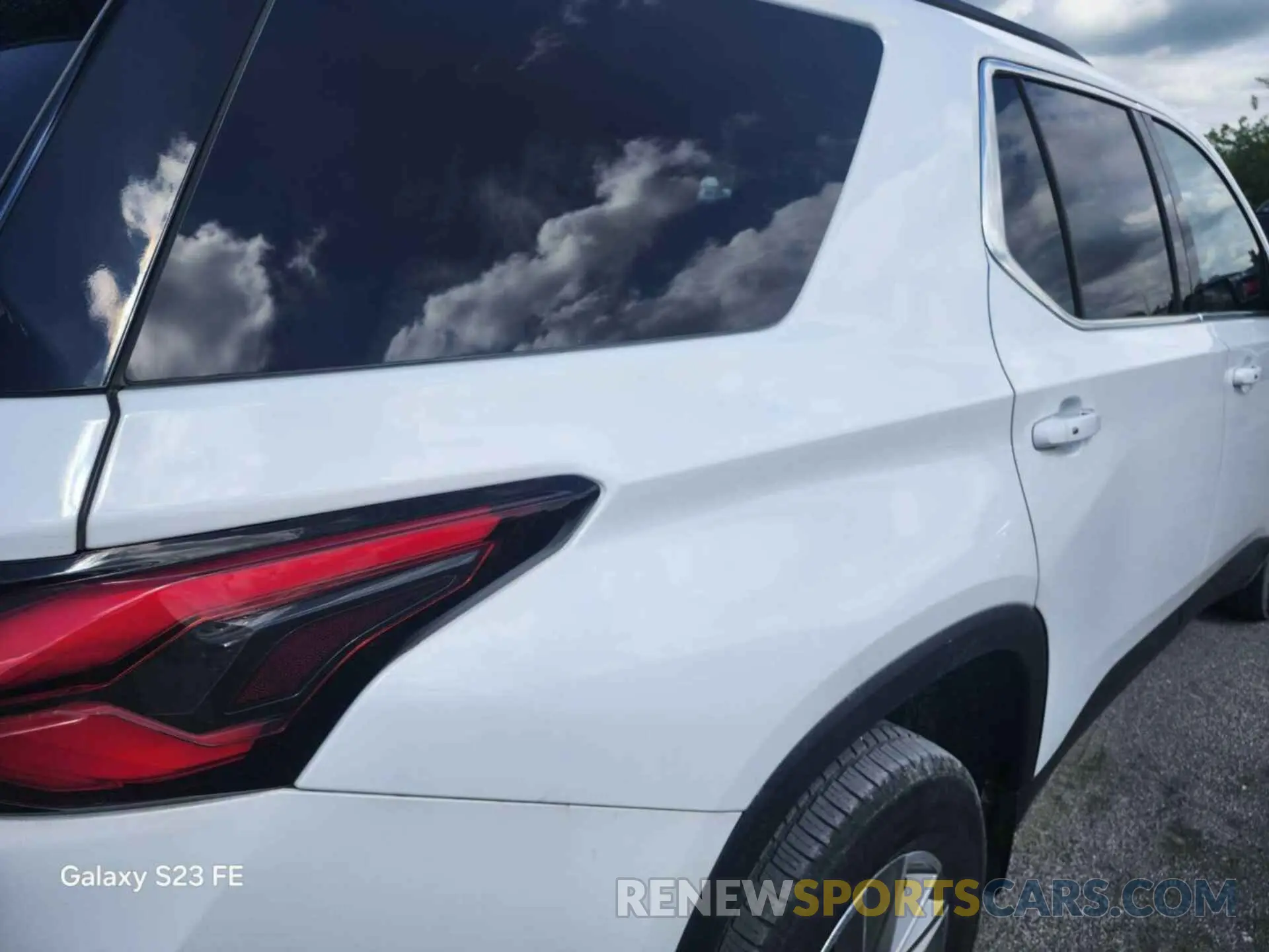 3 Photograph of a damaged car 1GNERGKW3NJ152241 CHEVROLET TRAVERSE 2022