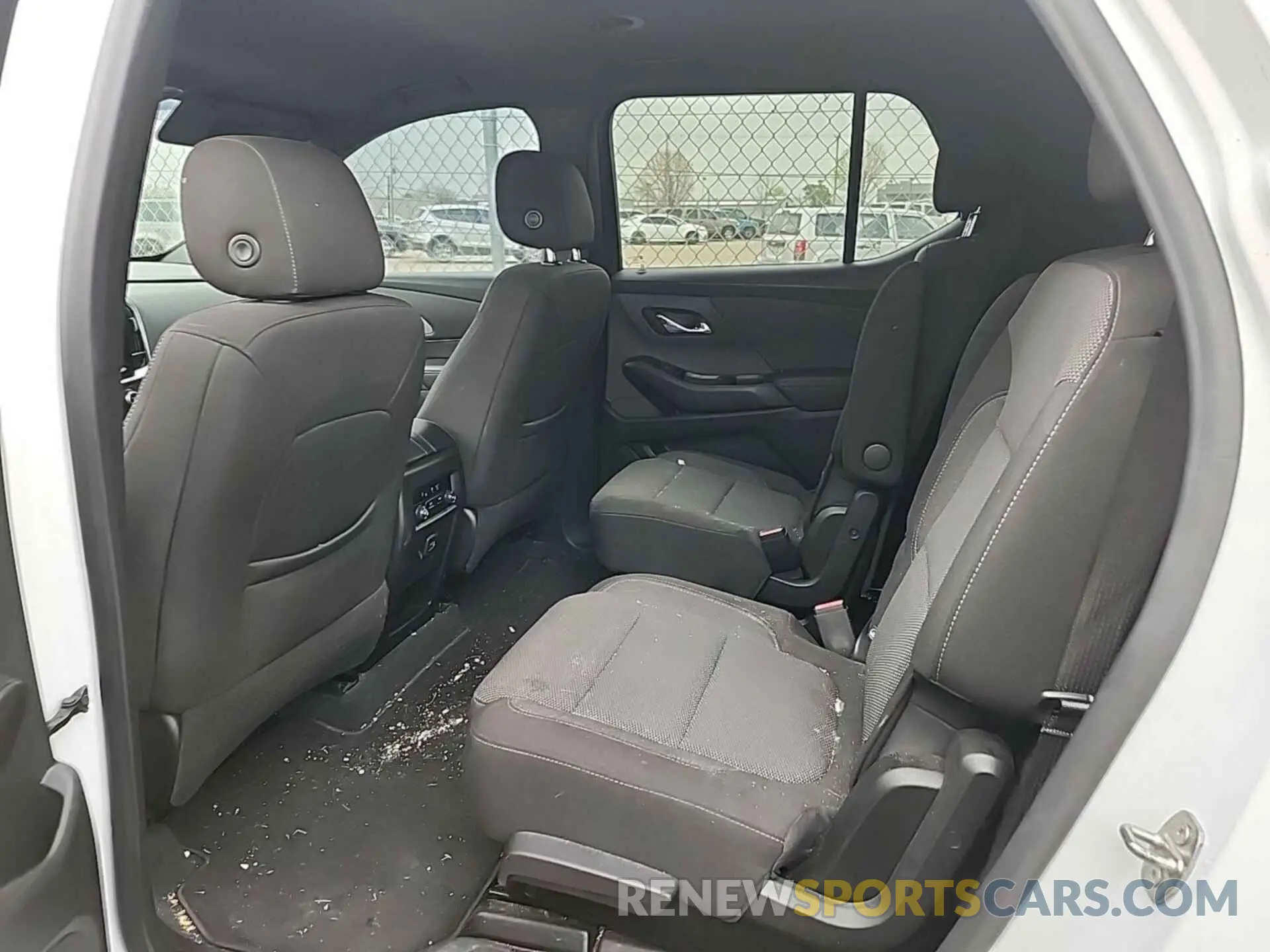 28 Photograph of a damaged car 1GNERGKW3NJ157214 CHEVROLET TRAVERSE 2022