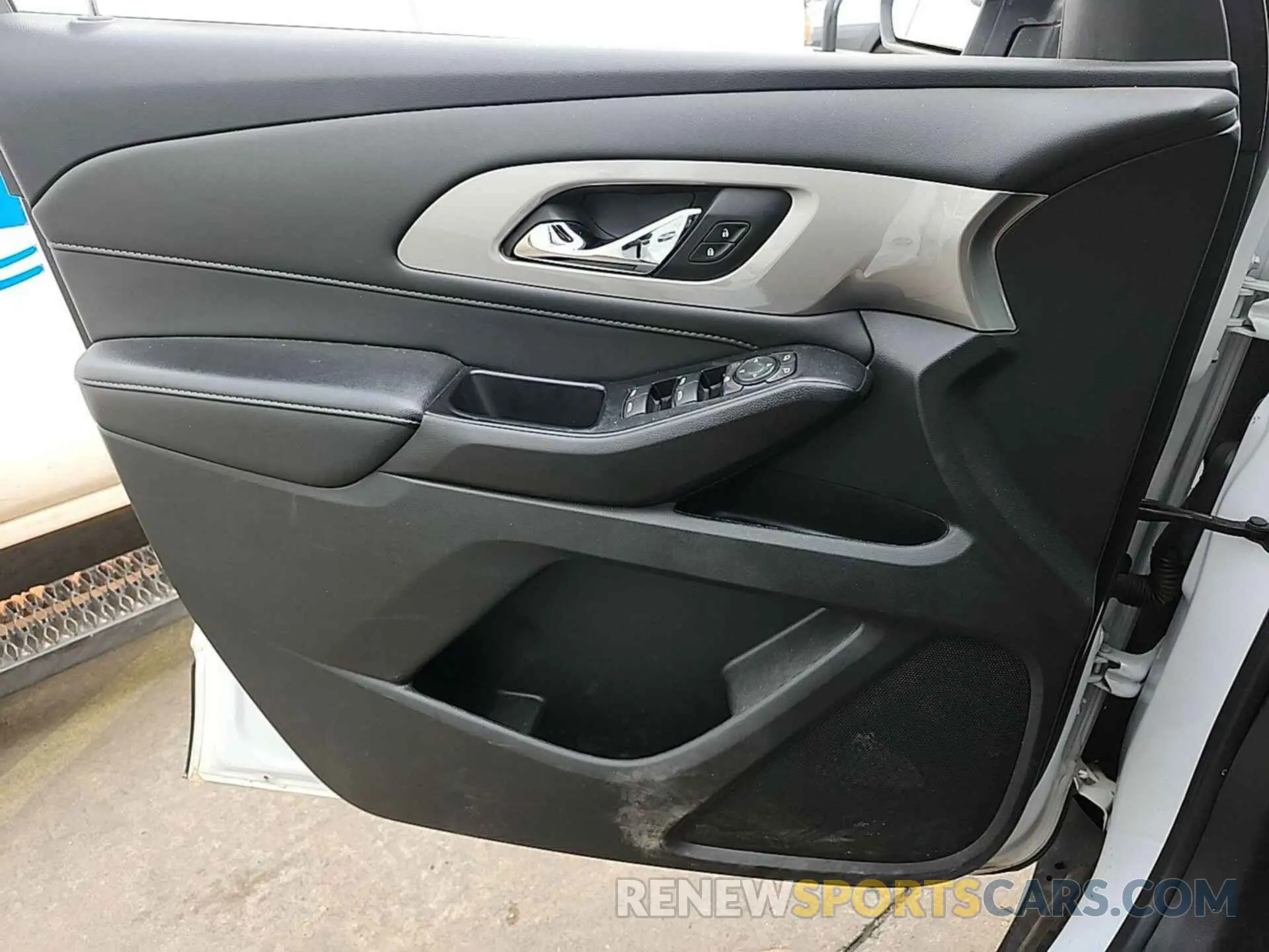 4 Photograph of a damaged car 1GNERGKW3NJ157214 CHEVROLET TRAVERSE 2022