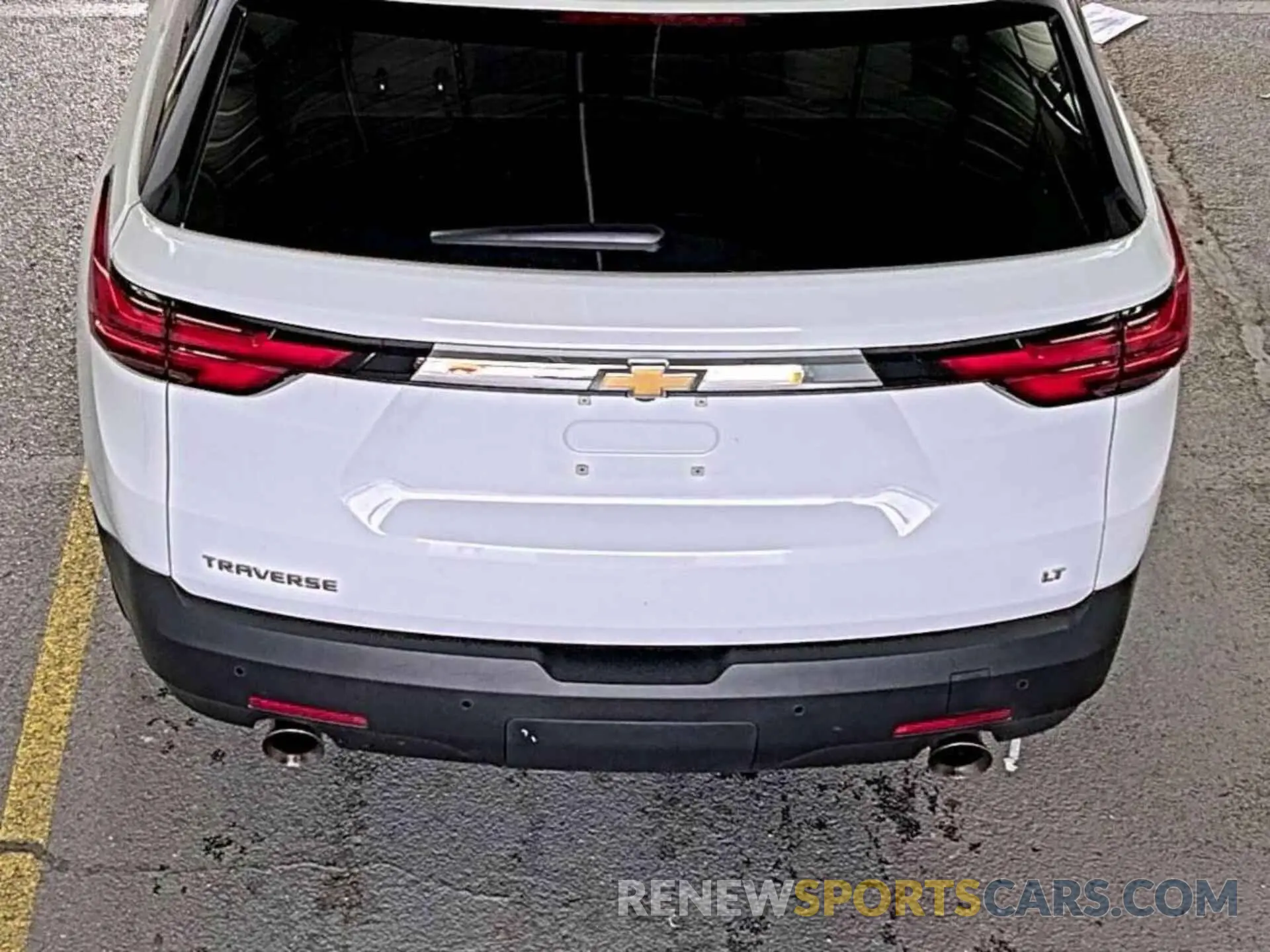 18 Photograph of a damaged car 1GNERGKW3NJ180301 CHEVROLET TRAVERSE 2022