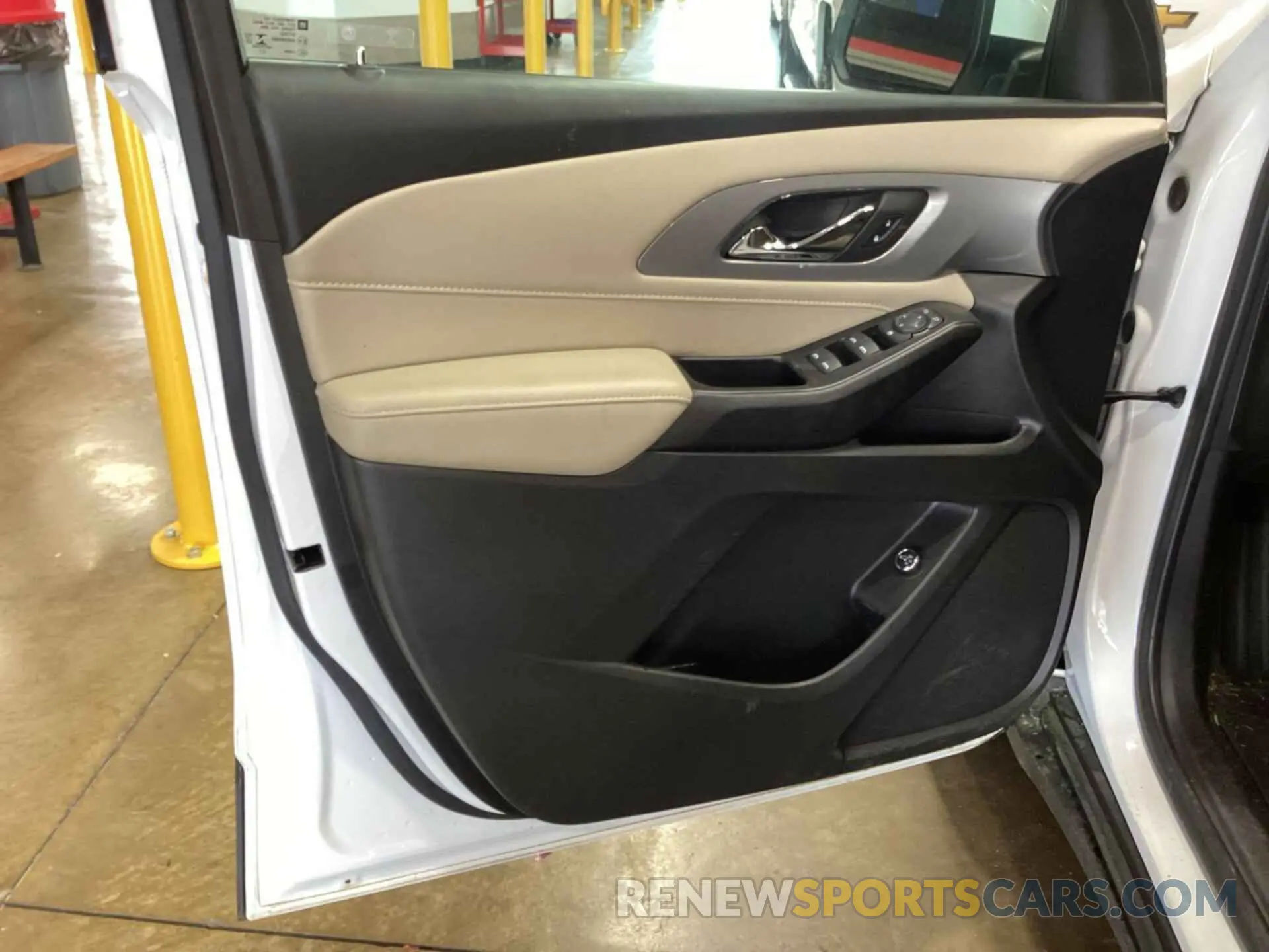 19 Photograph of a damaged car 1GNERGKW3NJ180301 CHEVROLET TRAVERSE 2022