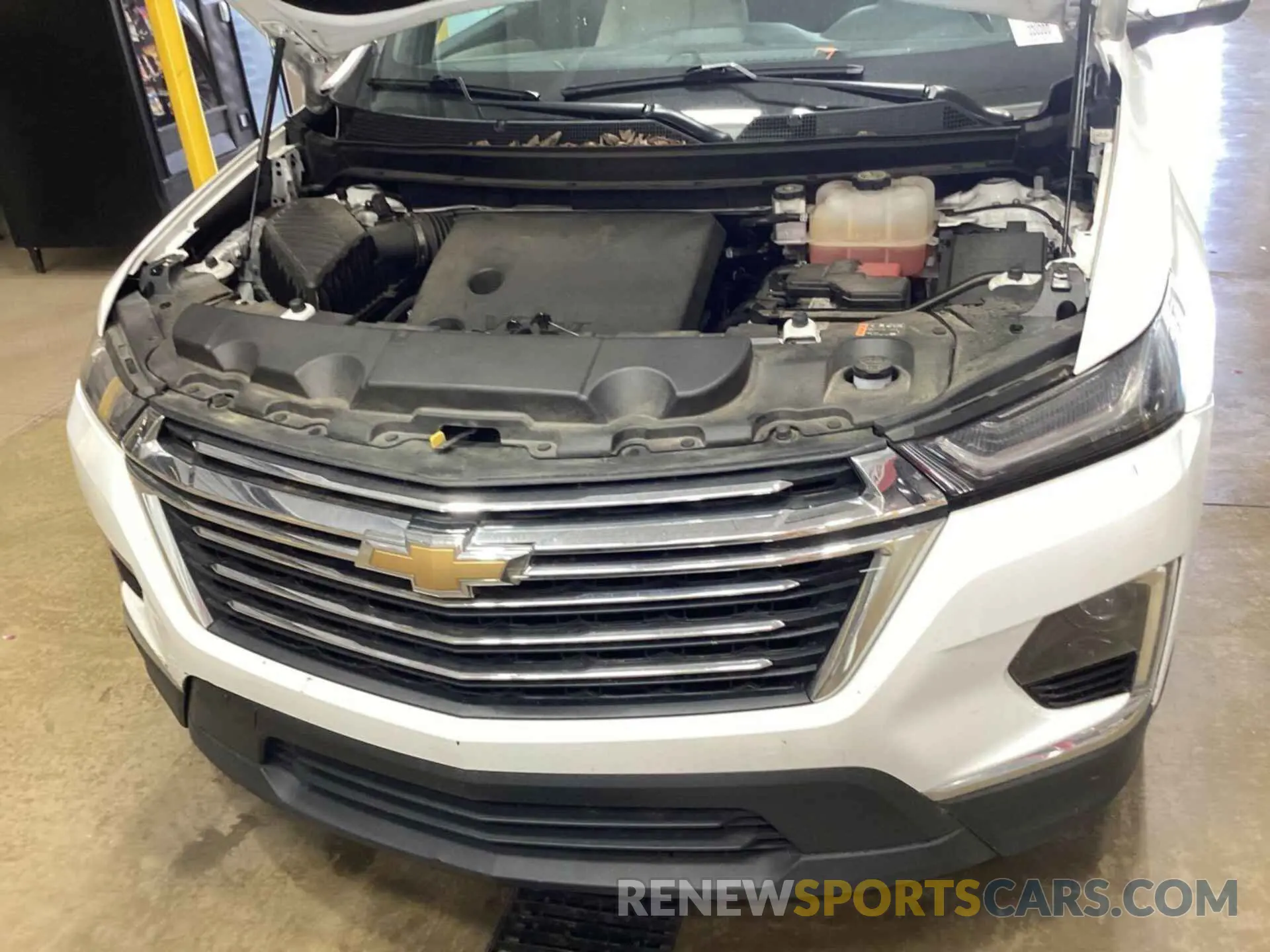 5 Photograph of a damaged car 1GNERGKW3NJ180301 CHEVROLET TRAVERSE 2022