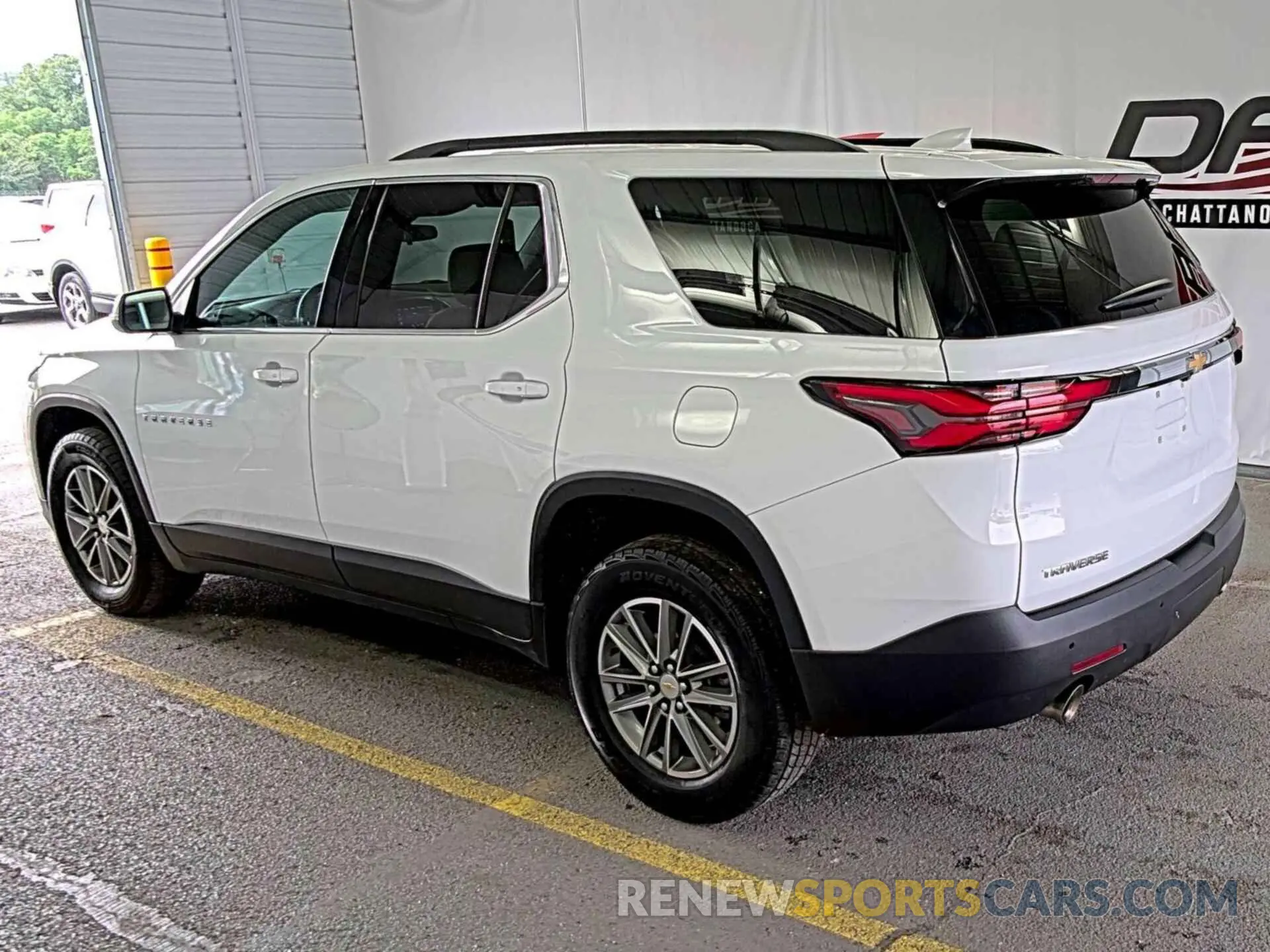 6 Photograph of a damaged car 1GNERGKW3NJ180301 CHEVROLET TRAVERSE 2022