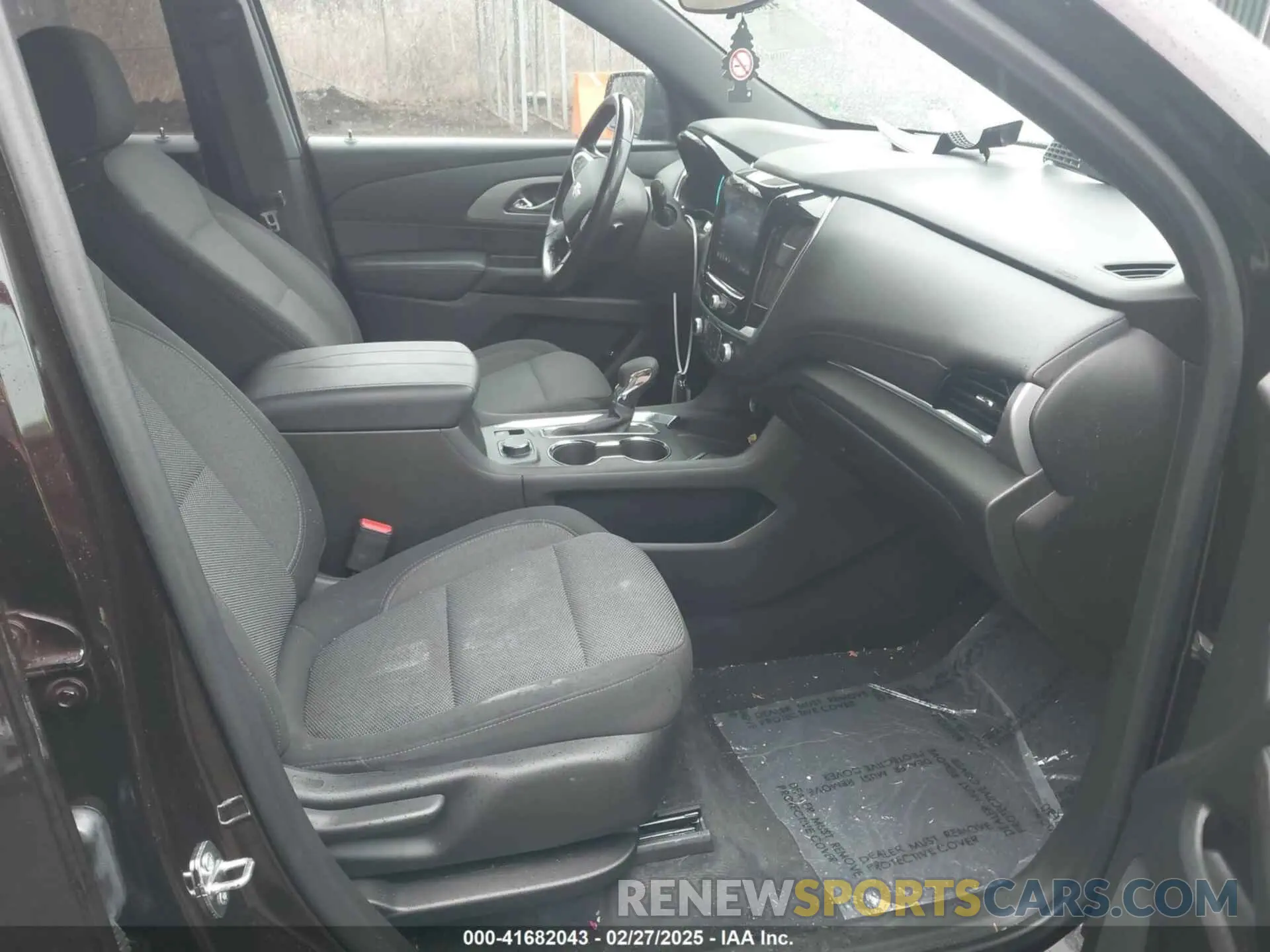 5 Photograph of a damaged car 1GNERGKW4NJ166133 CHEVROLET TRAVERSE 2022