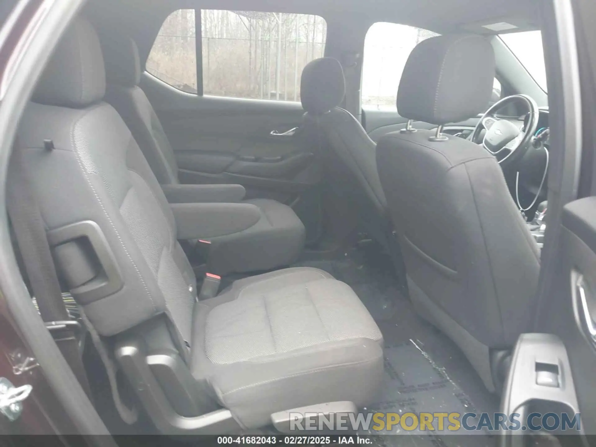 8 Photograph of a damaged car 1GNERGKW4NJ166133 CHEVROLET TRAVERSE 2022