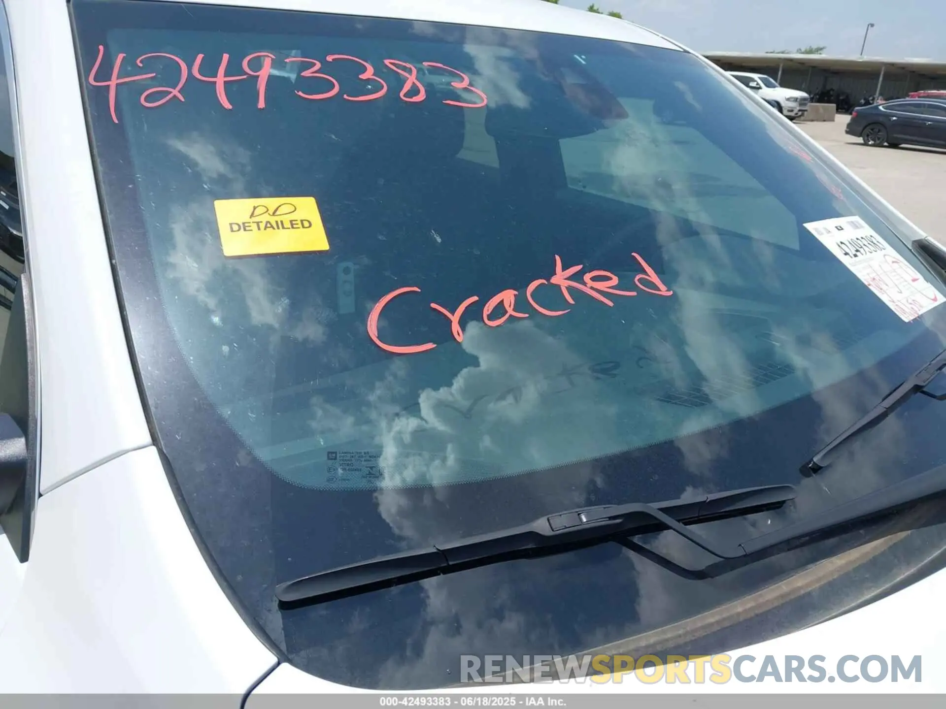 18 Photograph of a damaged car 1GNERGKW4NJ183708 CHEVROLET TRAVERSE 2022