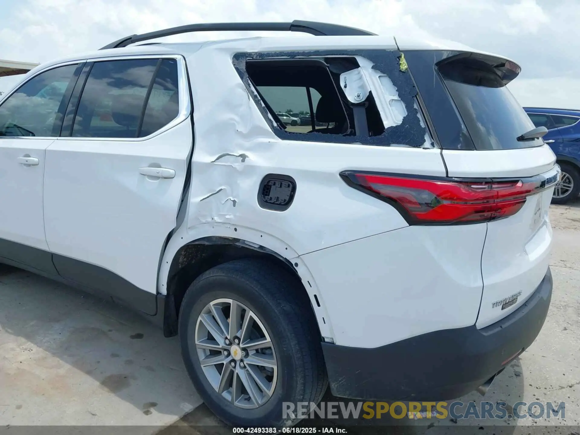 6 Photograph of a damaged car 1GNERGKW4NJ183708 CHEVROLET TRAVERSE 2022