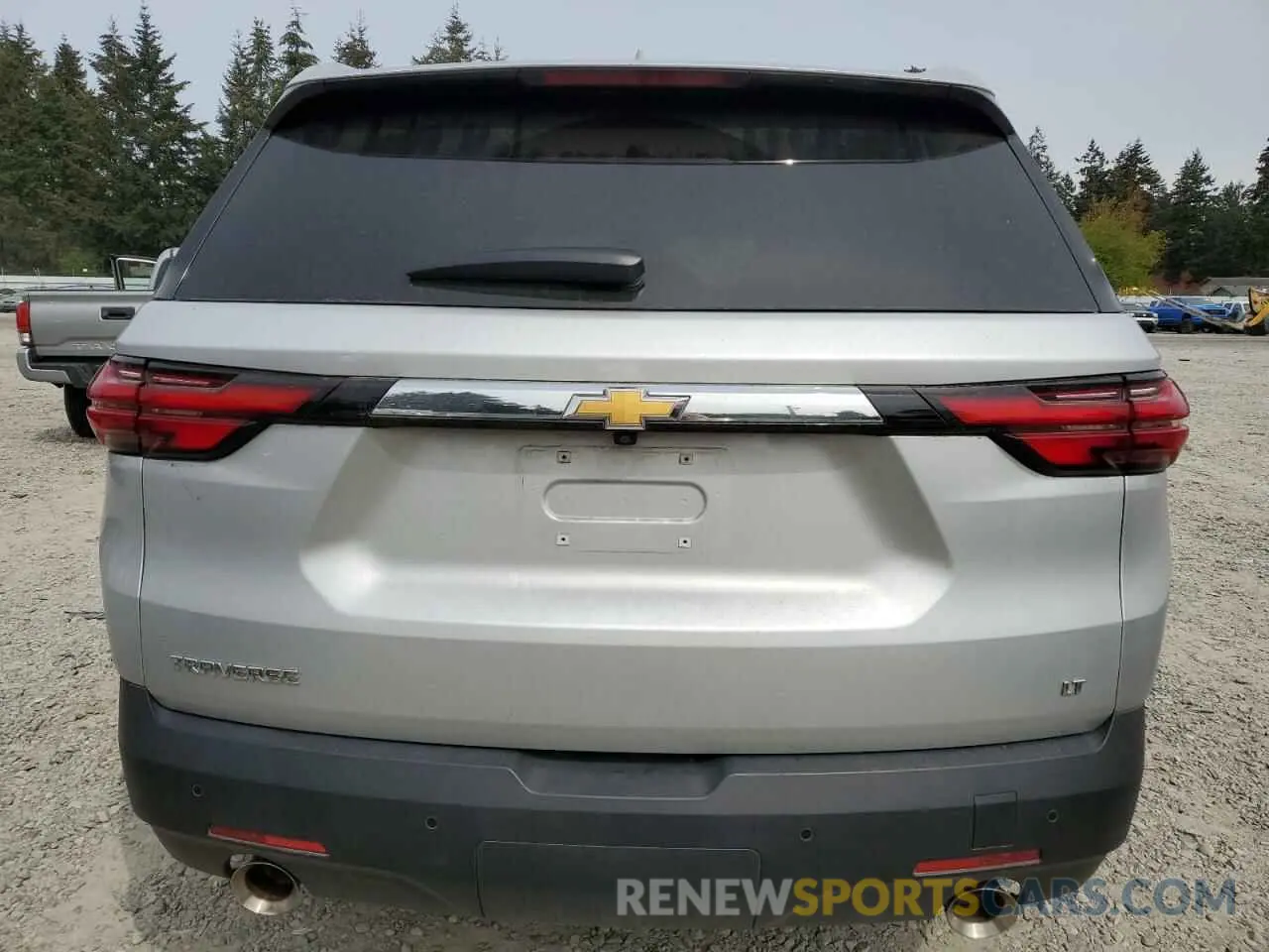 6 Photograph of a damaged car 1GNERGKW5NJ101744 CHEVROLET TRAVERSE 2022