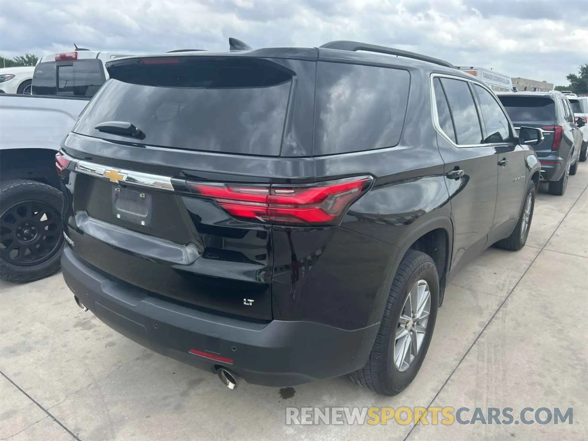 16 Photograph of a damaged car 1GNERGKW6NJ153965 CHEVROLET TRAVERSE 2022