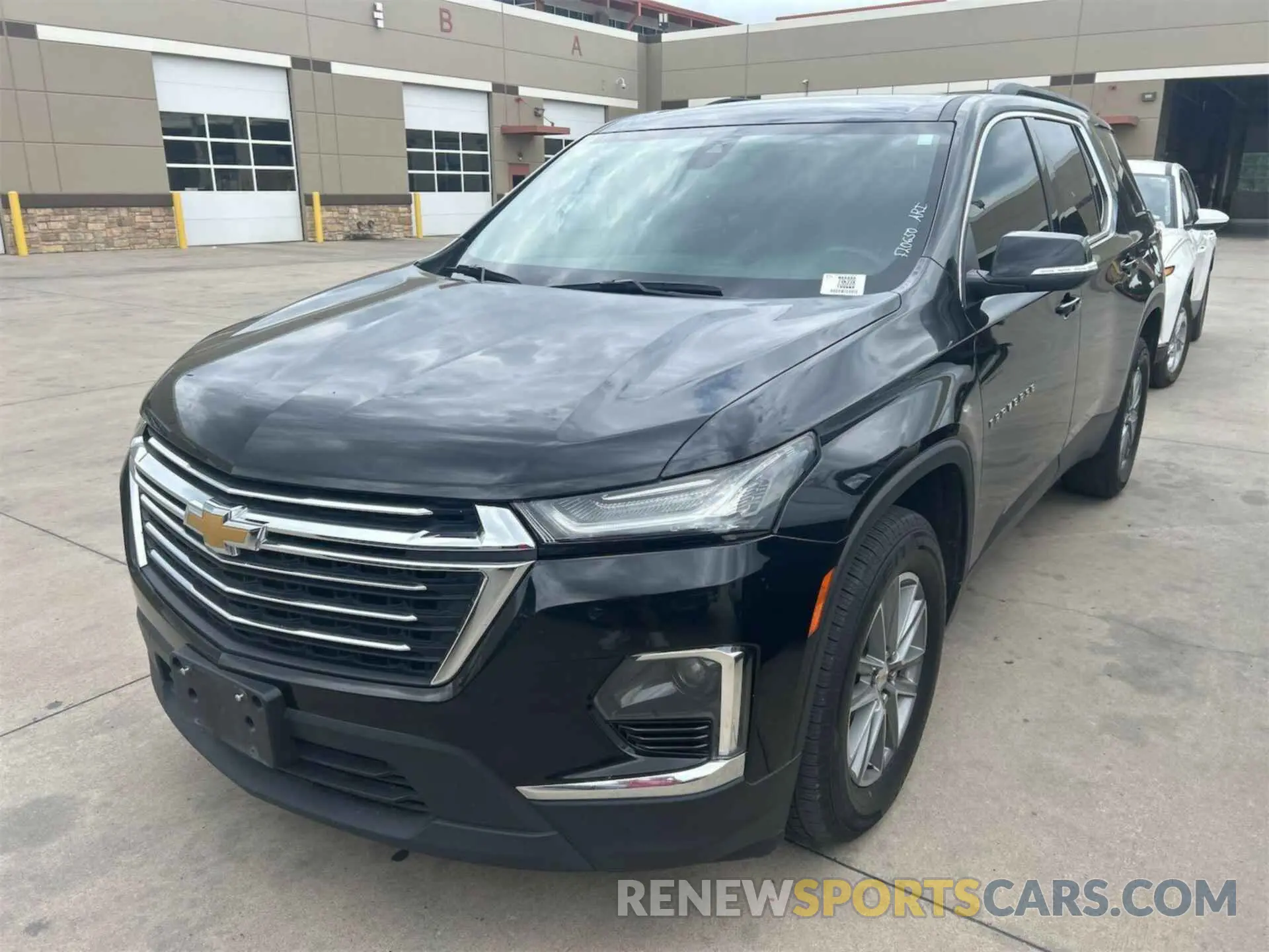 3 Photograph of a damaged car 1GNERGKW6NJ153965 CHEVROLET TRAVERSE 2022