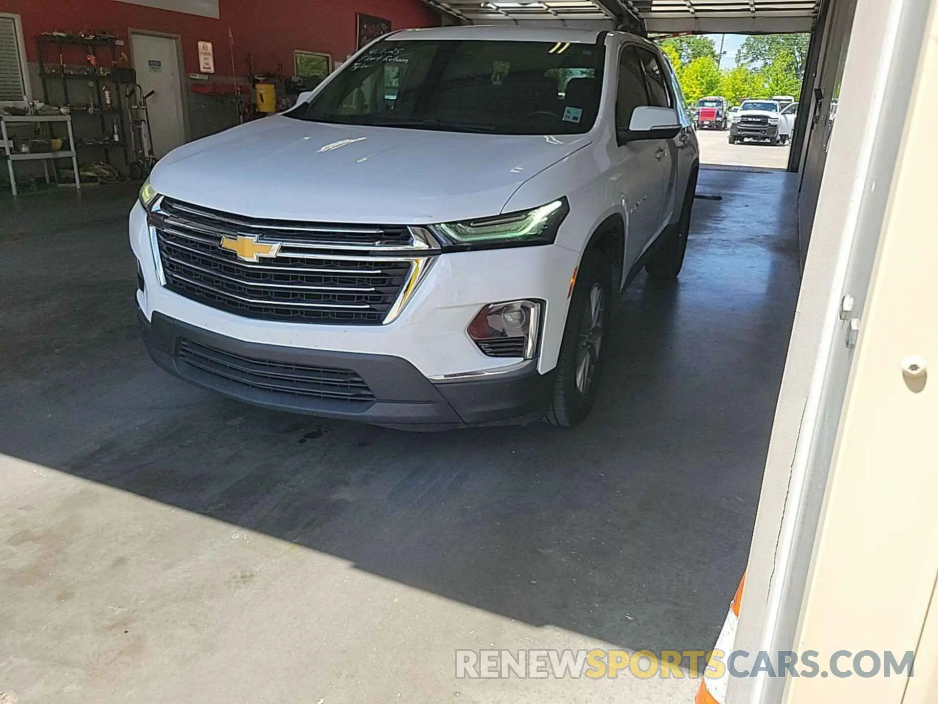 10 Photograph of a damaged car 1GNERGKW6NJ155327 CHEVROLET TRAVERSE 2022