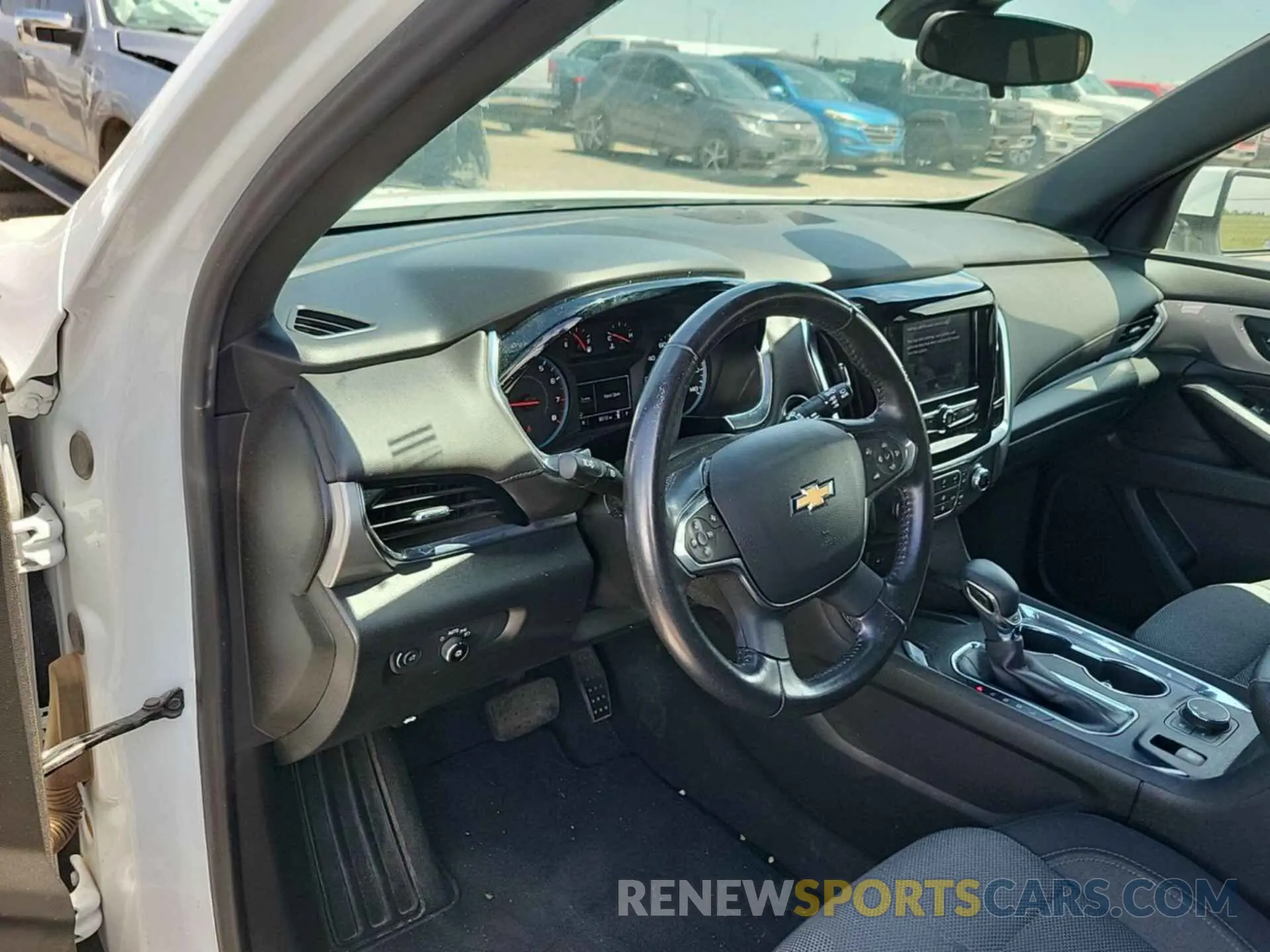 2 Photograph of a damaged car 1GNERGKW6NJ156915 CHEVROLET TRAVERSE 2022