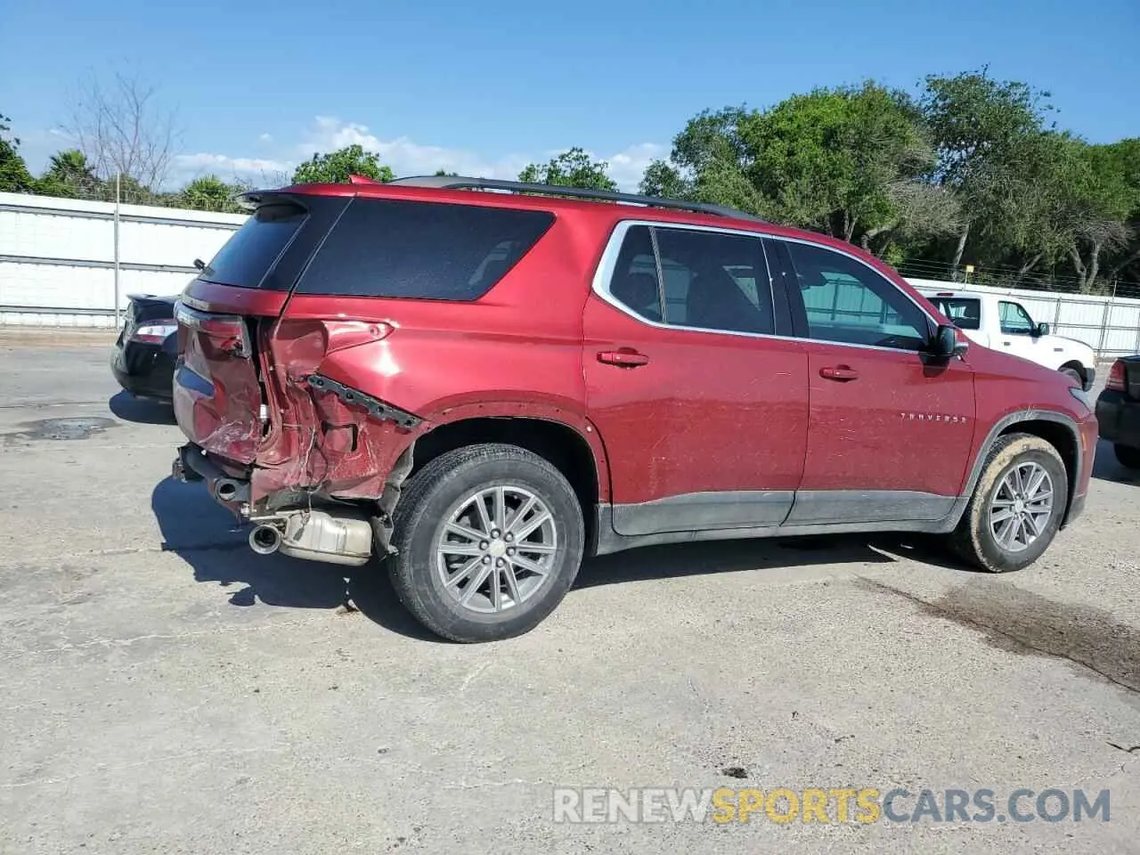3 Photograph of a damaged car 1GNERGKW7NJ145521 CHEVROLET TRAVERSE 2022