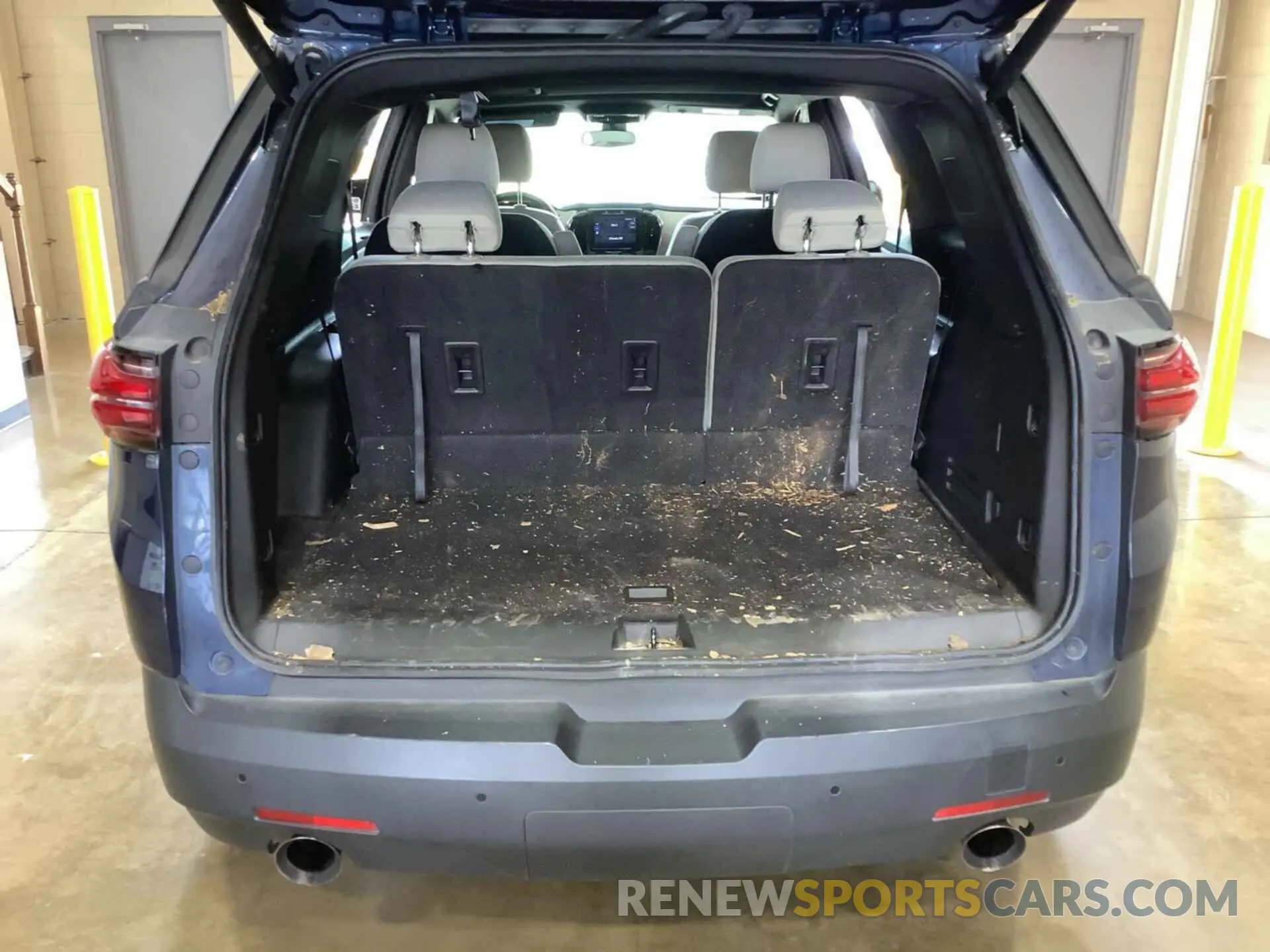 12 Photograph of a damaged car 1GNERGKW7NJ152503 CHEVROLET TRAVERSE 2022