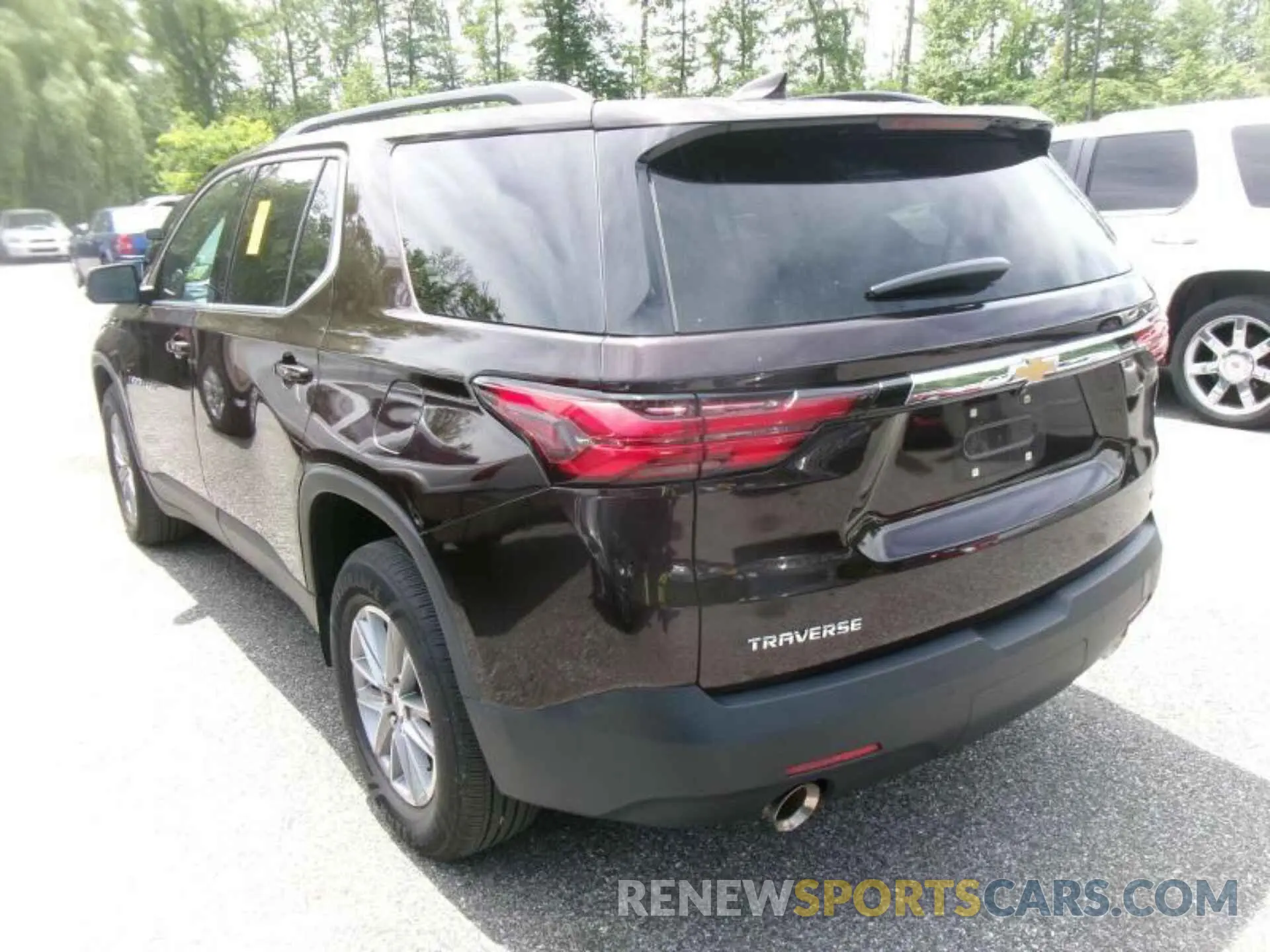 2 Photograph of a damaged car 1GNERGKW8NJ156012 CHEVROLET TRAVERSE 2022