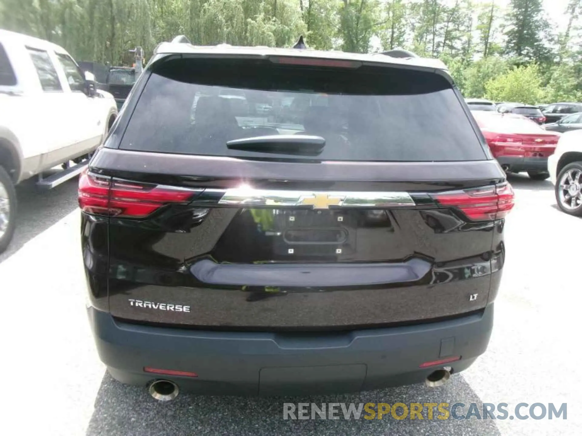 4 Photograph of a damaged car 1GNERGKW8NJ156012 CHEVROLET TRAVERSE 2022