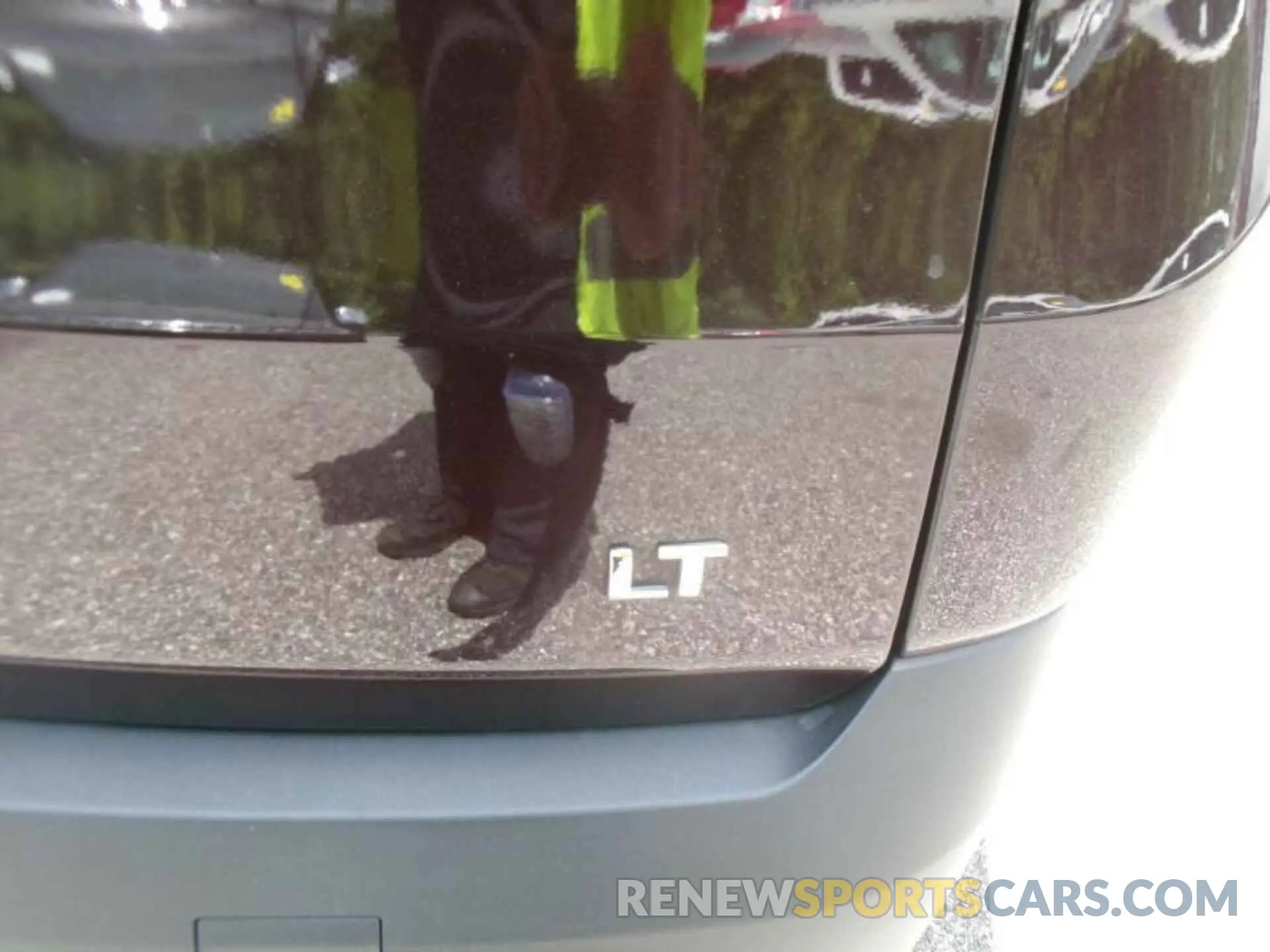 6 Photograph of a damaged car 1GNERGKW8NJ156012 CHEVROLET TRAVERSE 2022