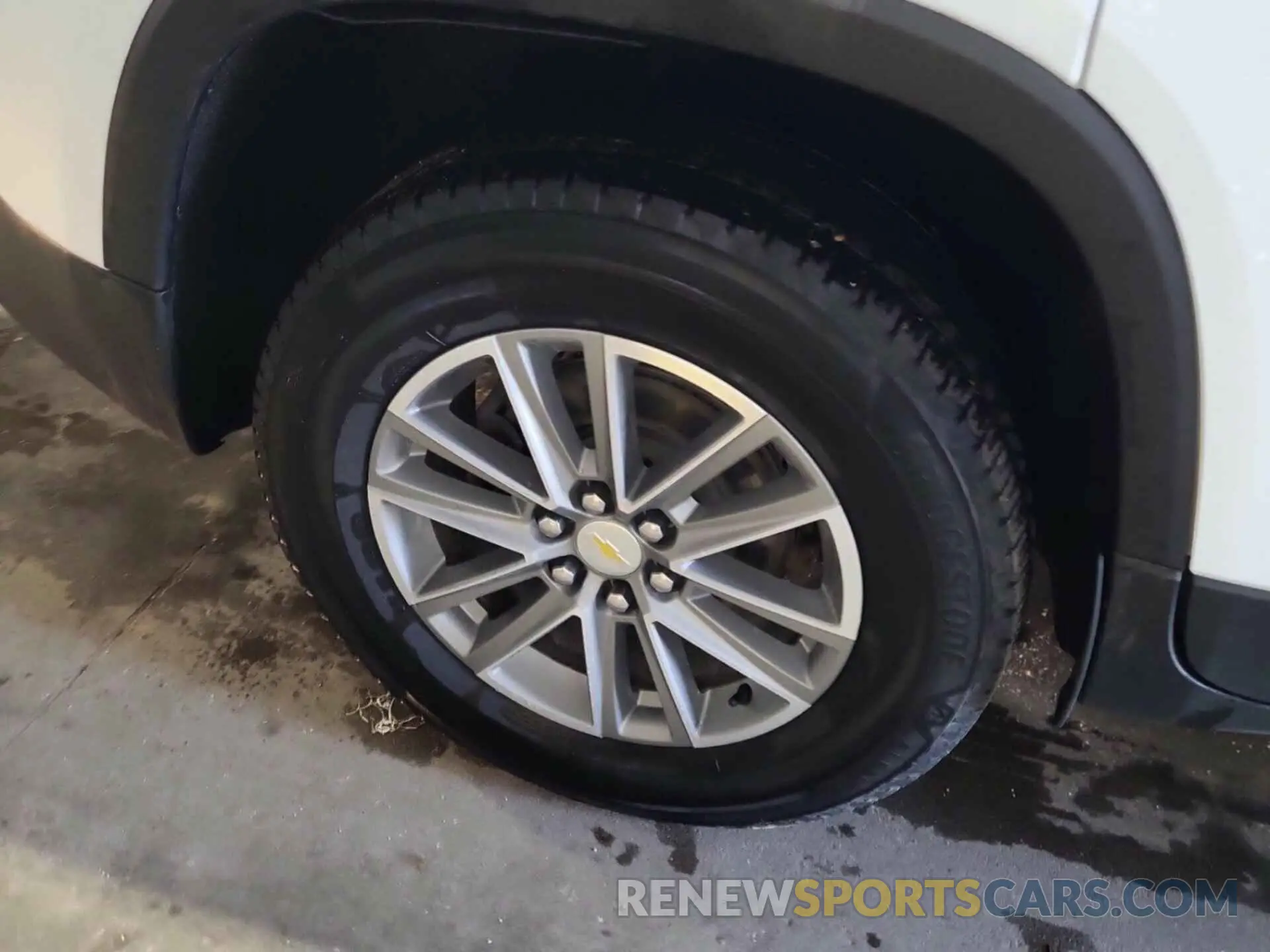 16 Photograph of a damaged car 1GNERGKW8NJ187096 CHEVROLET TRAVERSE 2022