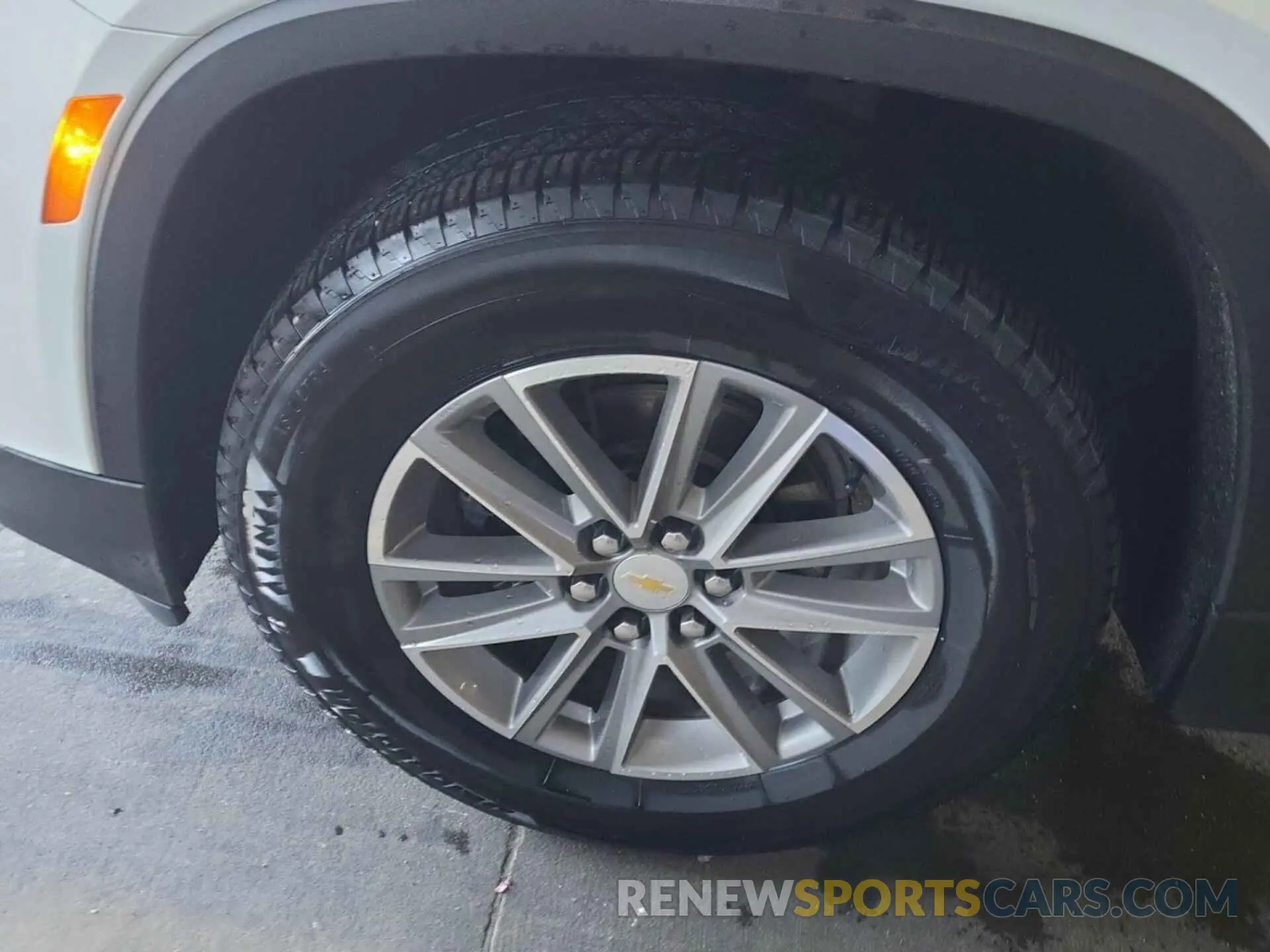 26 Photograph of a damaged car 1GNERGKW8NJ187096 CHEVROLET TRAVERSE 2022
