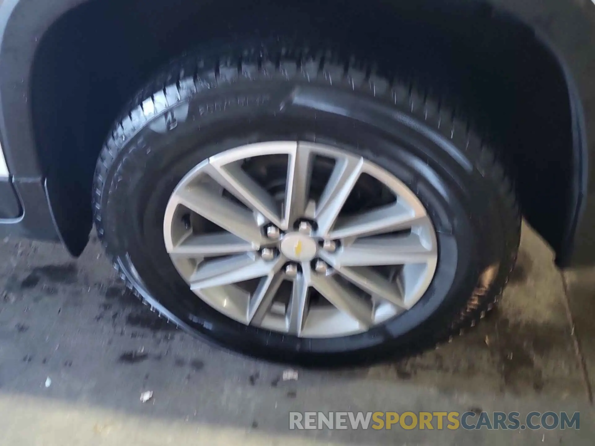 33 Photograph of a damaged car 1GNERGKW8NJ187096 CHEVROLET TRAVERSE 2022