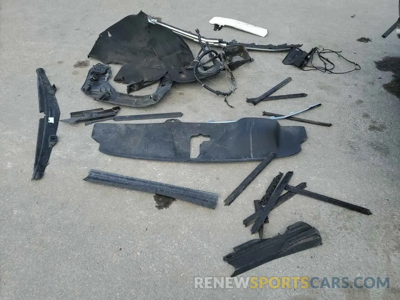 15 Photograph of a damaged car 1GNERGKW9NJ125738 CHEVROLET TRAVERSE 2022