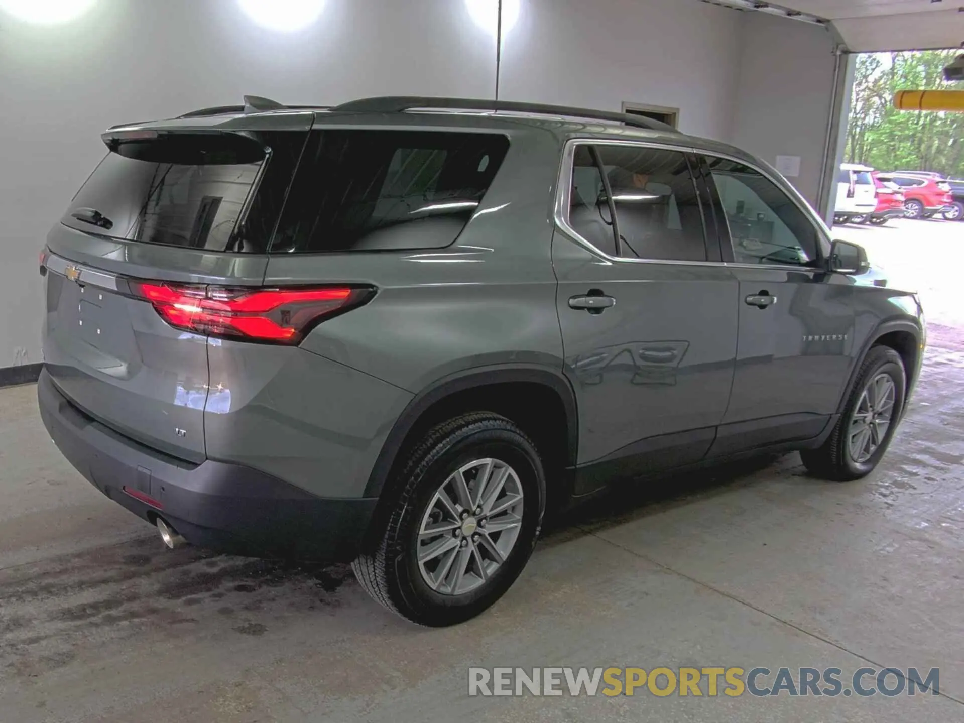 6 Photograph of a damaged car 1GNERGKW9NJ168329 CHEVROLET TRAVERSE 2022
