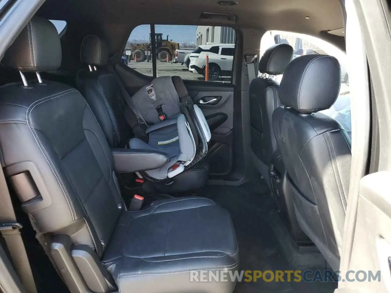 11 Photograph of a damaged car 1GNERGKWXNJ103764 CHEVROLET TRAVERSE 2022