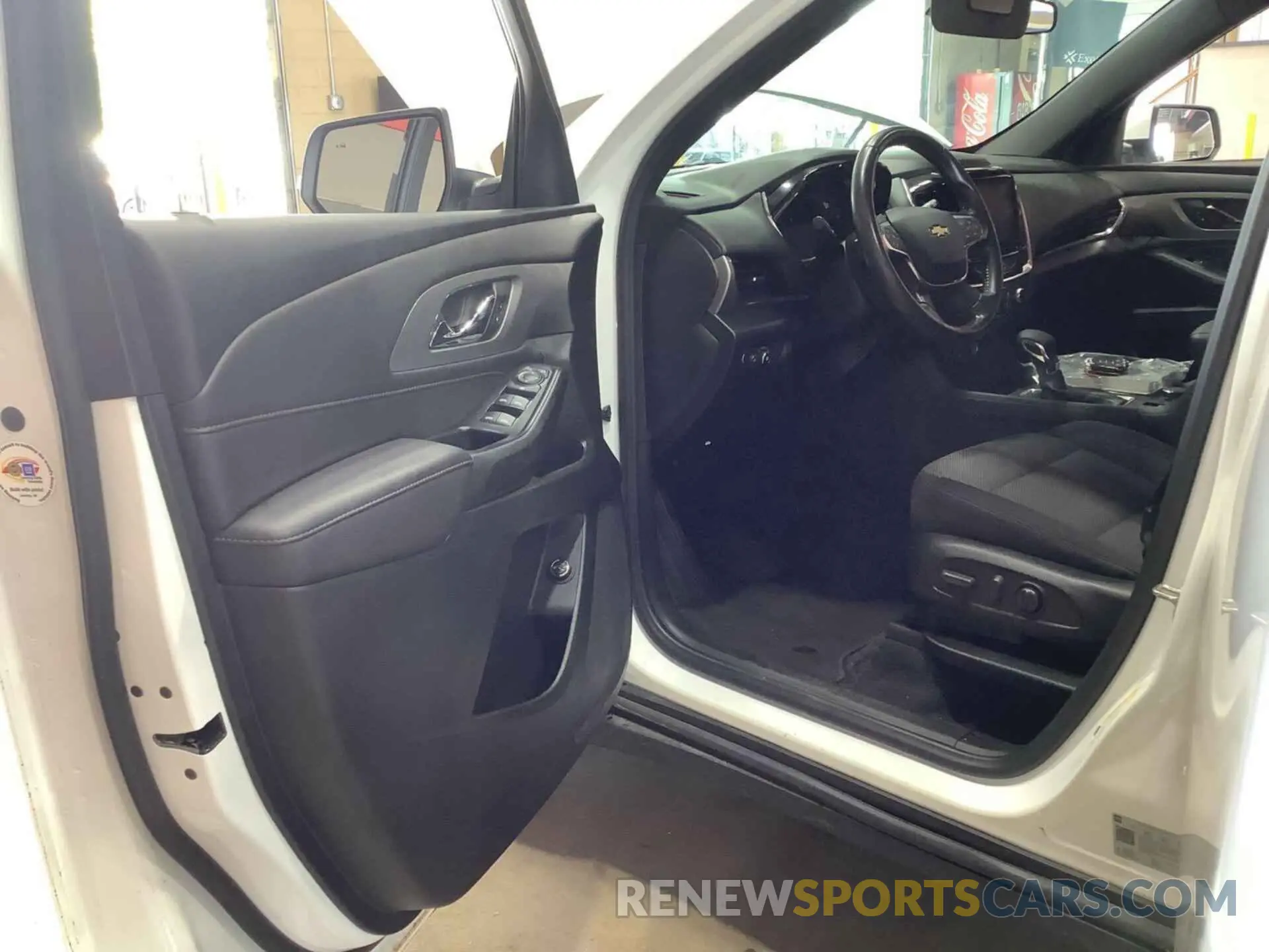 10 Photograph of a damaged car 1GNERGKWXNJ113470 CHEVROLET TRAVERSE 2022
