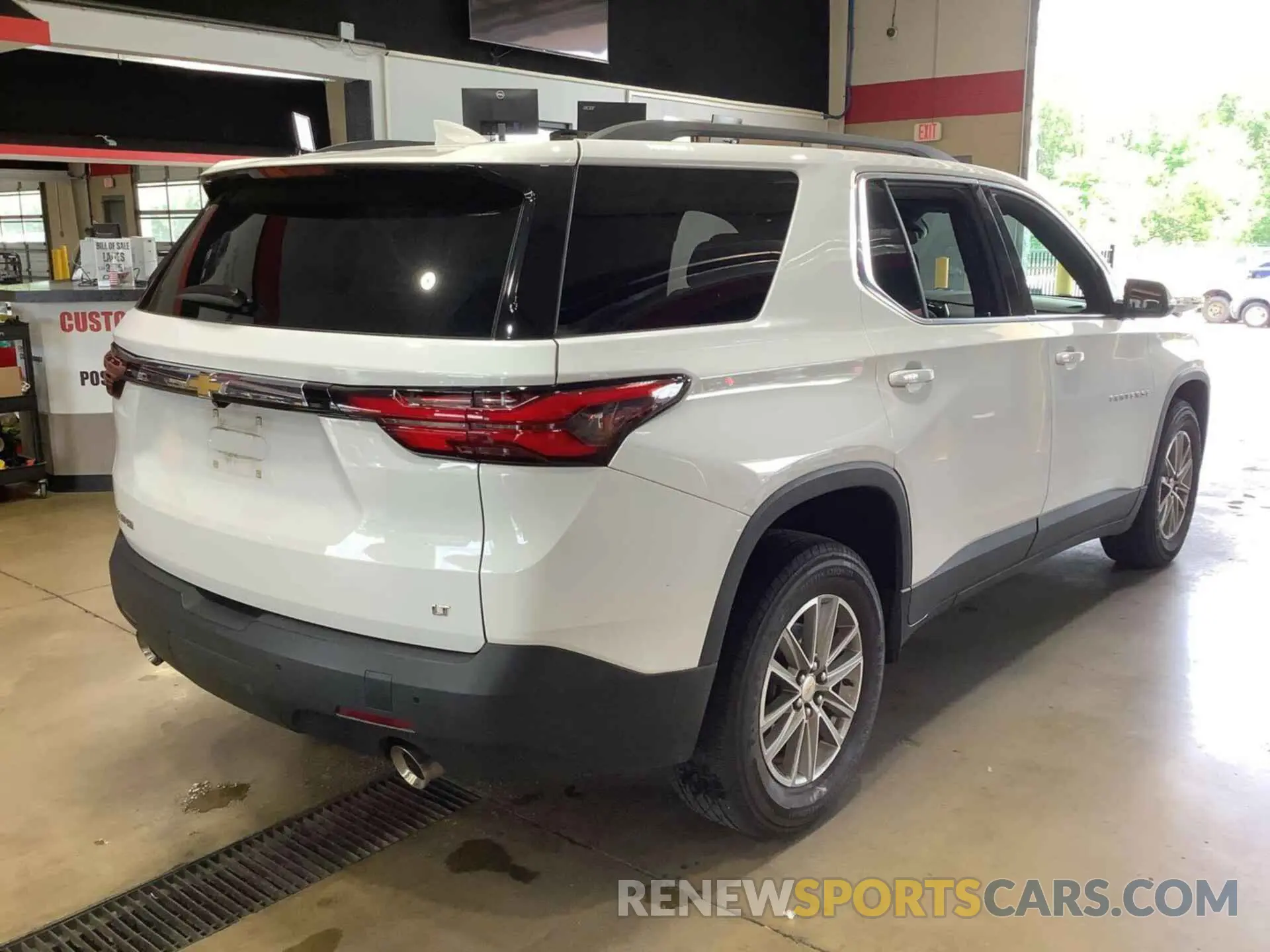 12 Photograph of a damaged car 1GNERGKWXNJ113470 CHEVROLET TRAVERSE 2022