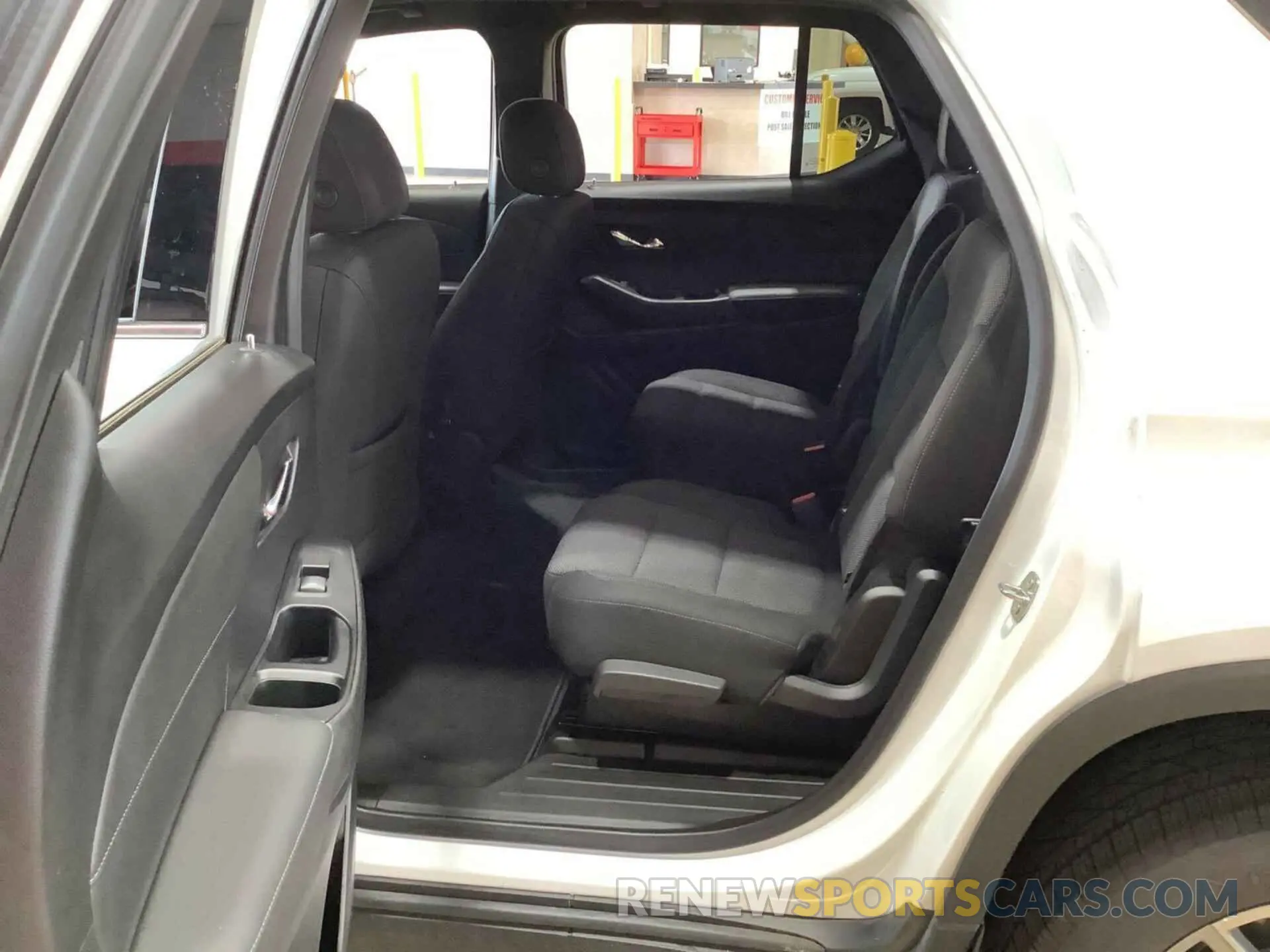 16 Photograph of a damaged car 1GNERGKWXNJ113470 CHEVROLET TRAVERSE 2022