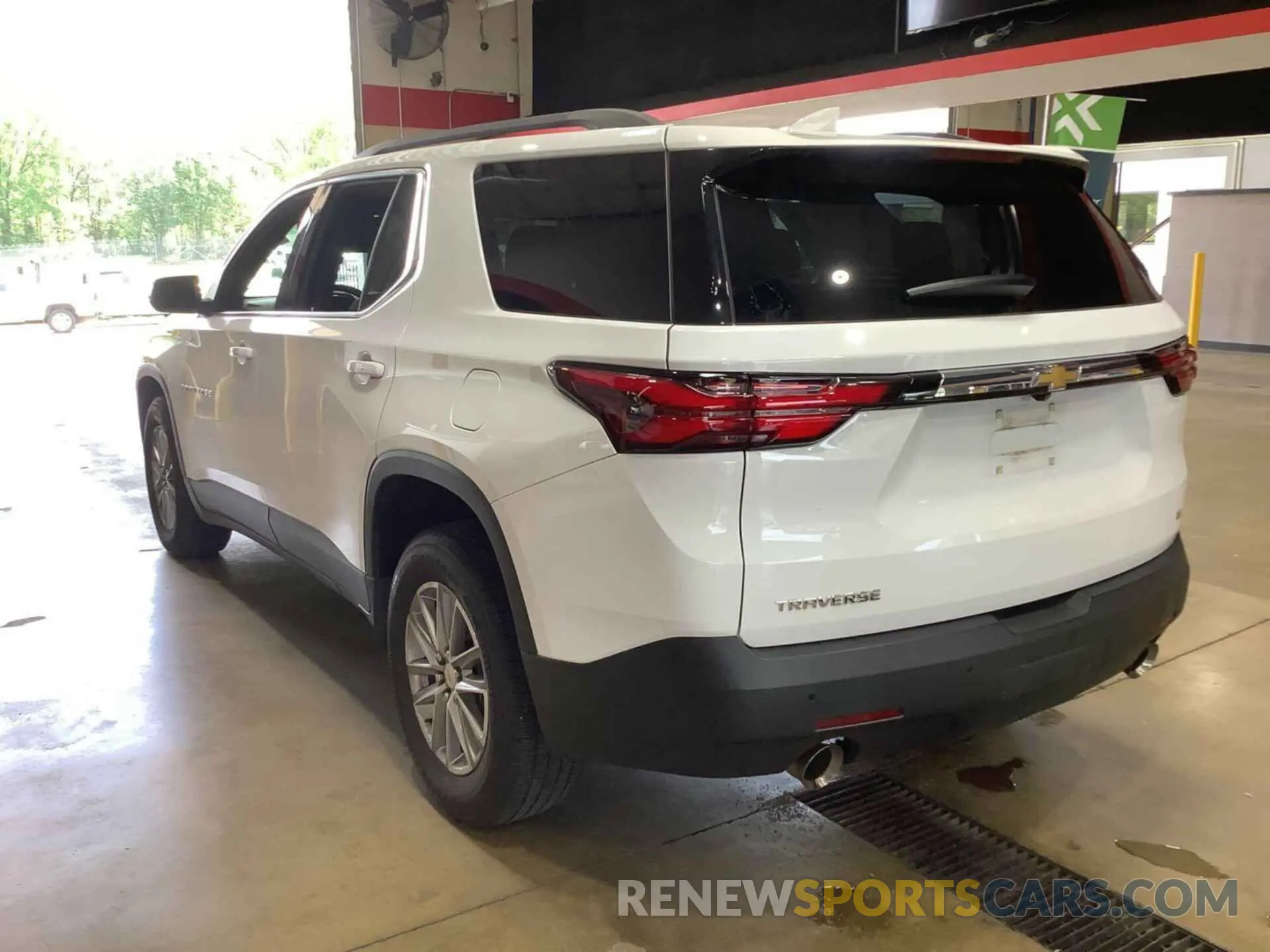 23 Photograph of a damaged car 1GNERGKWXNJ113470 CHEVROLET TRAVERSE 2022
